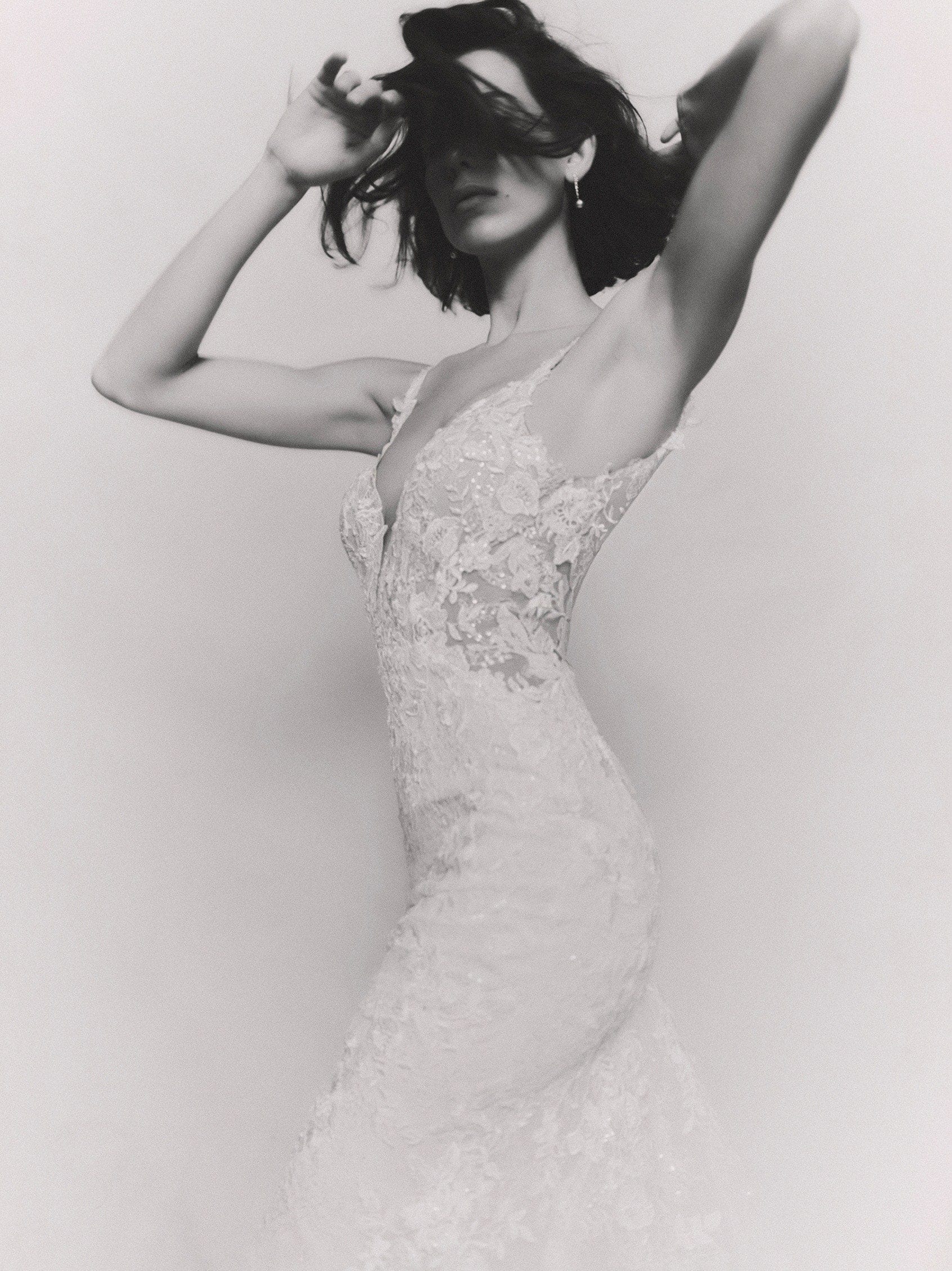 SEYCHELLES Mermaid lace wedding dress with V-neck