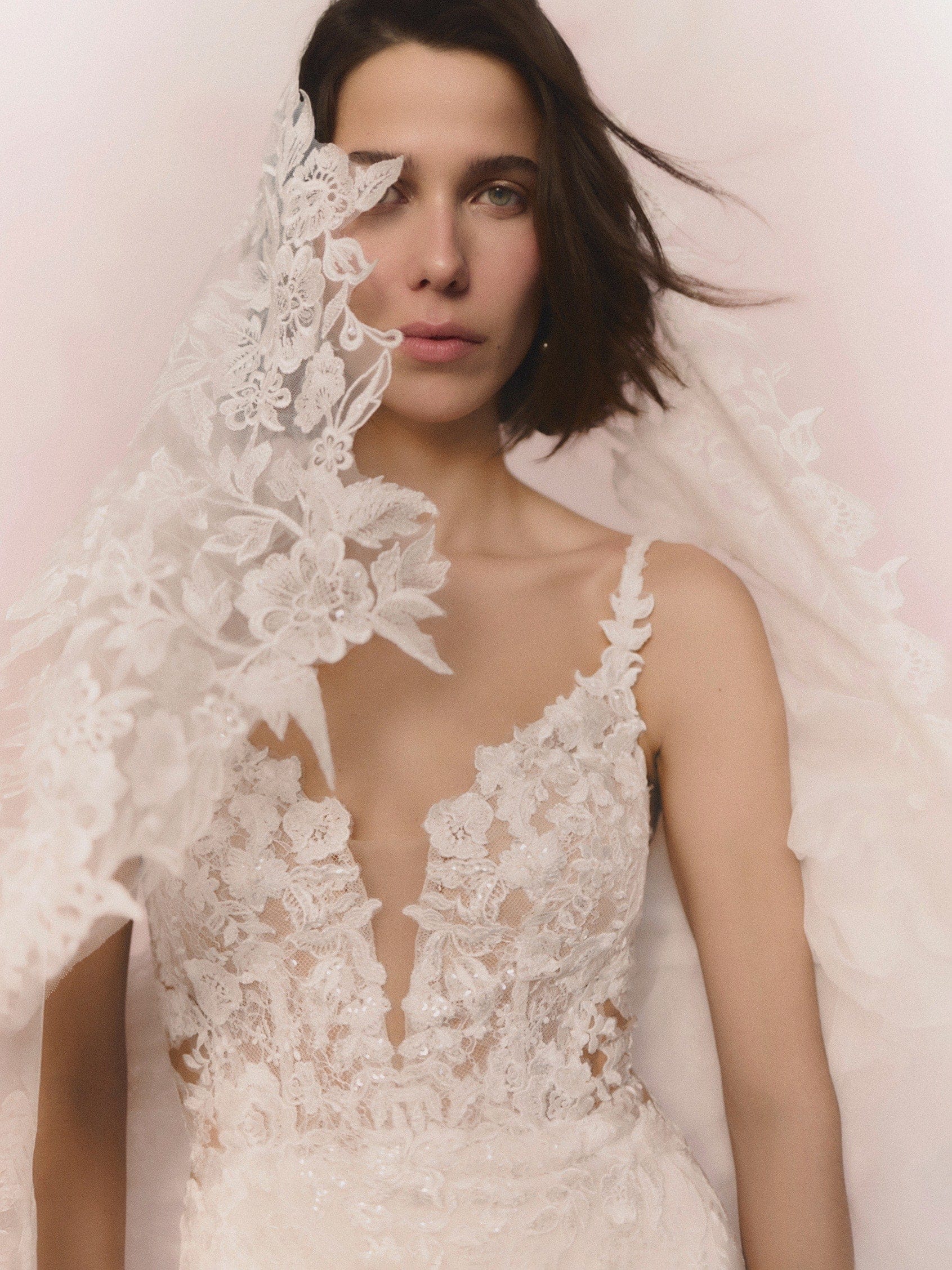 SEYCHELLES Mermaid lace wedding dress with V-neck