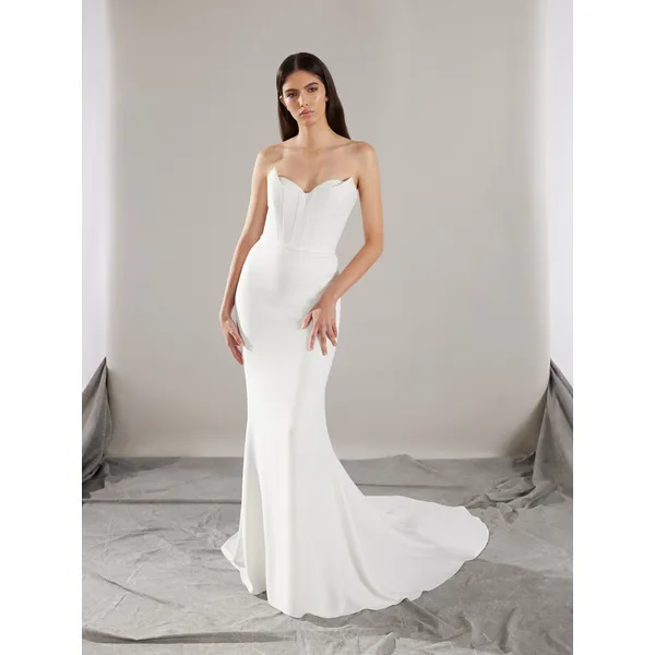 SINCERE Mermaid wedding dress in crepe with a sweetheart neckline 1 SINCERE Mermaid wedding dress in crepe with a sweetheart neckline