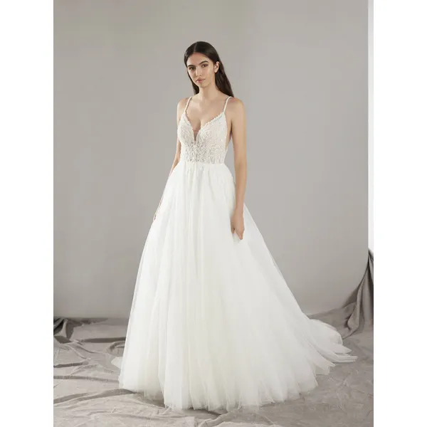 HERO A-line wedding dress with a V-back 1 HERO A-line wedding dress with a V-back