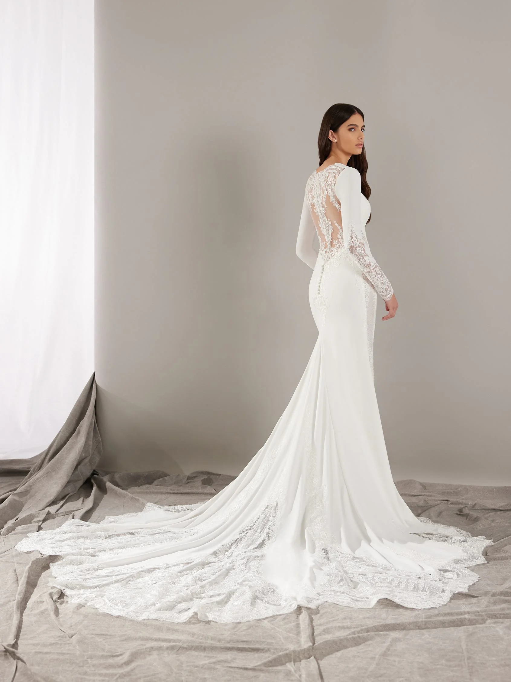 VENERA Crepe mermaid wedding dress with long sleeves and a V-neckline