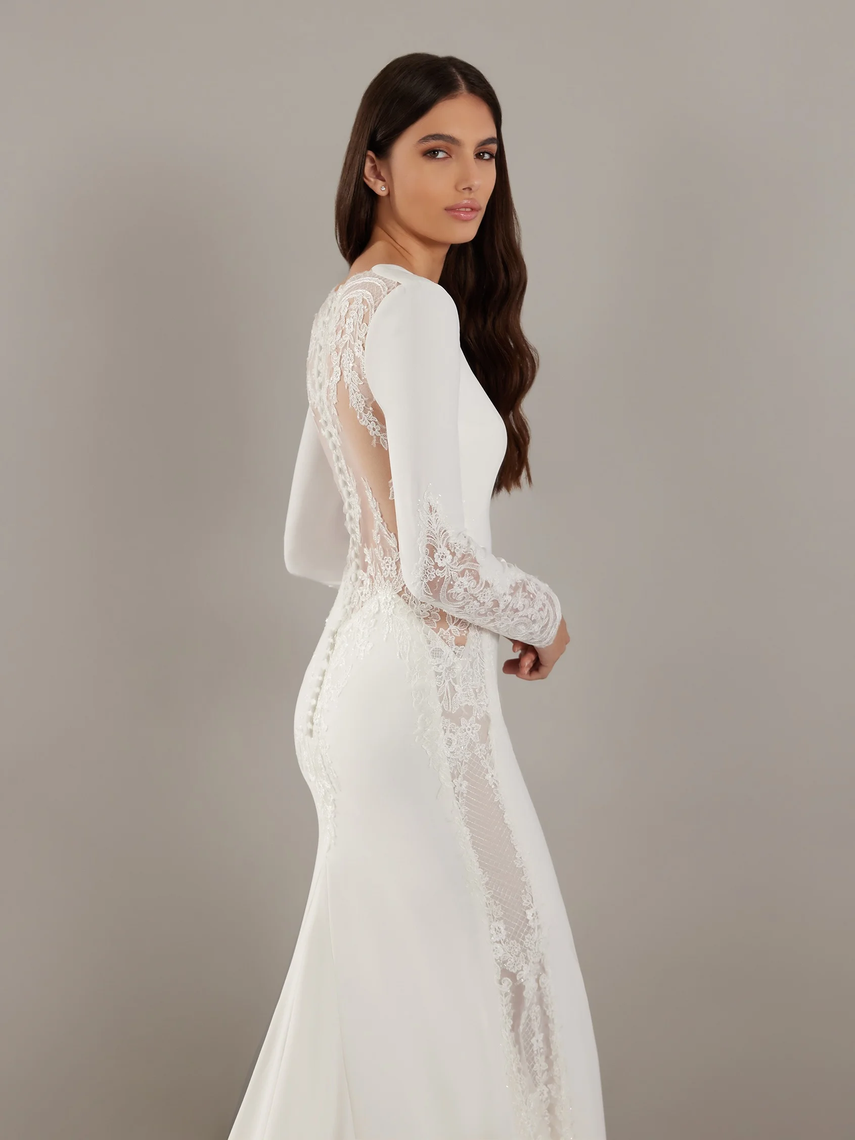 VENERA Crepe mermaid wedding dress with long sleeves and a V-neckline