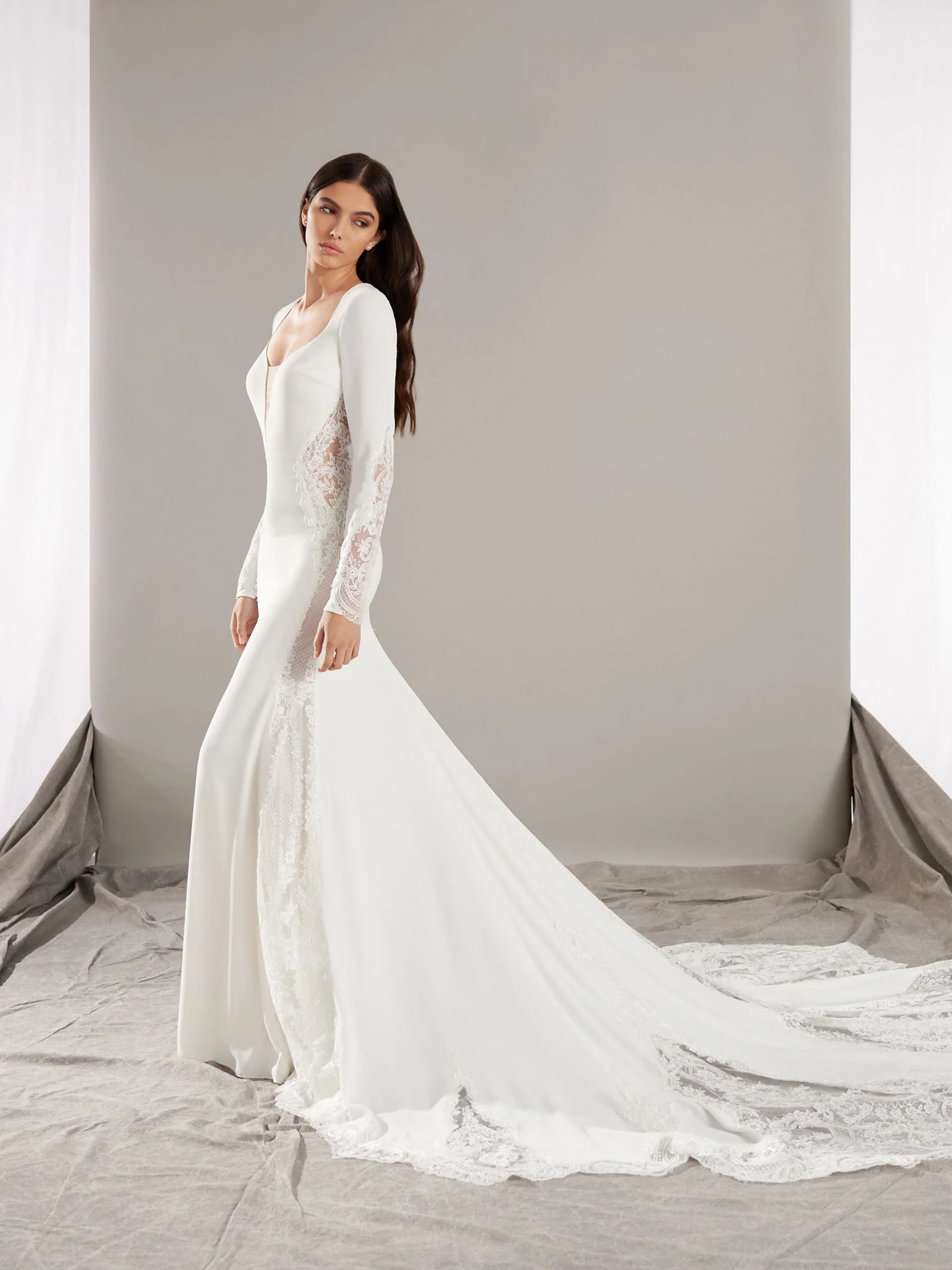 VENERA Crepe mermaid wedding dress with long sleeves and a V-neckline