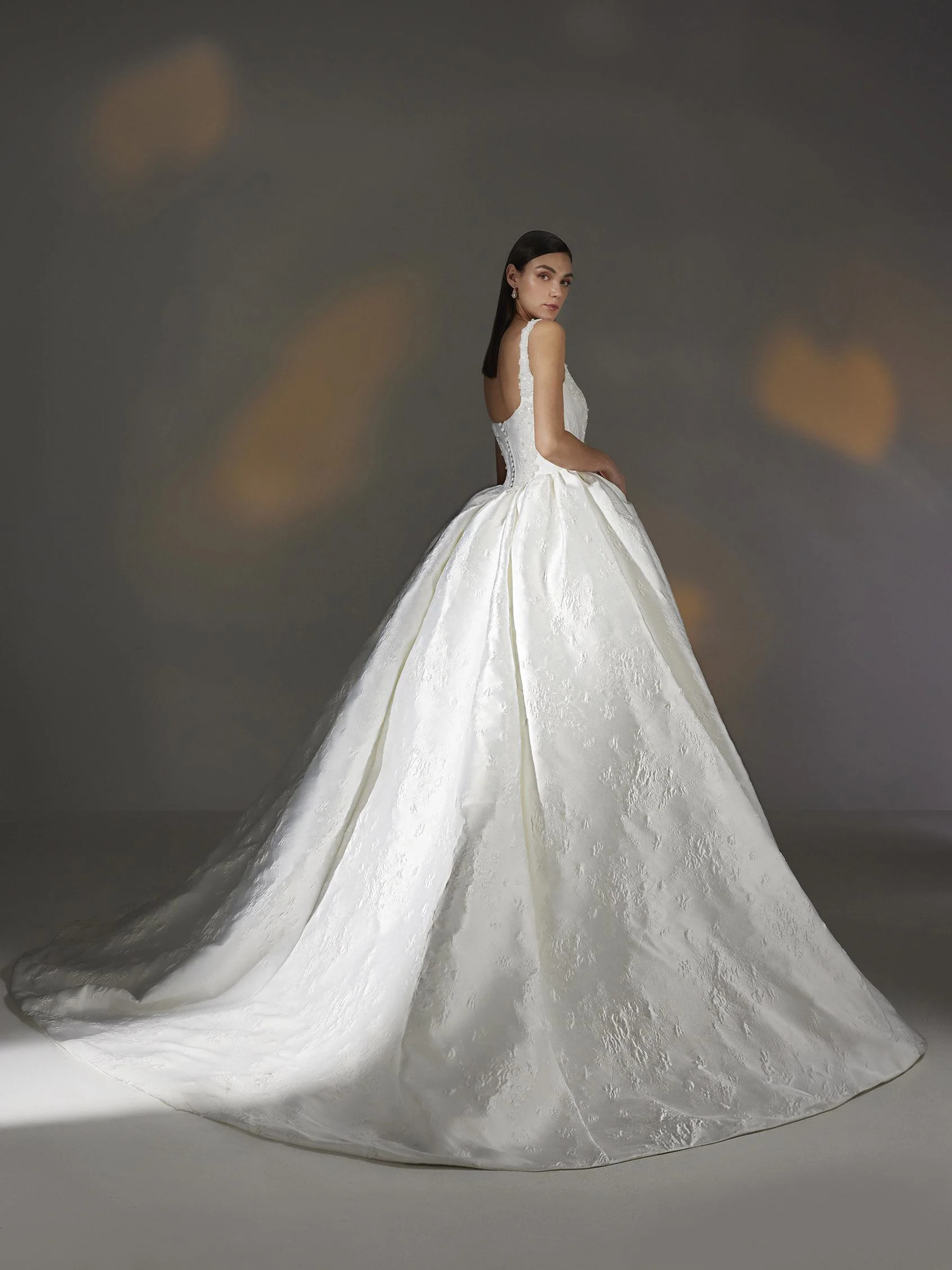 ALUREA Princess wedding dress with round neckline in Mikado 10 ALUREA Princess wedding dress with round neckline in Mikado