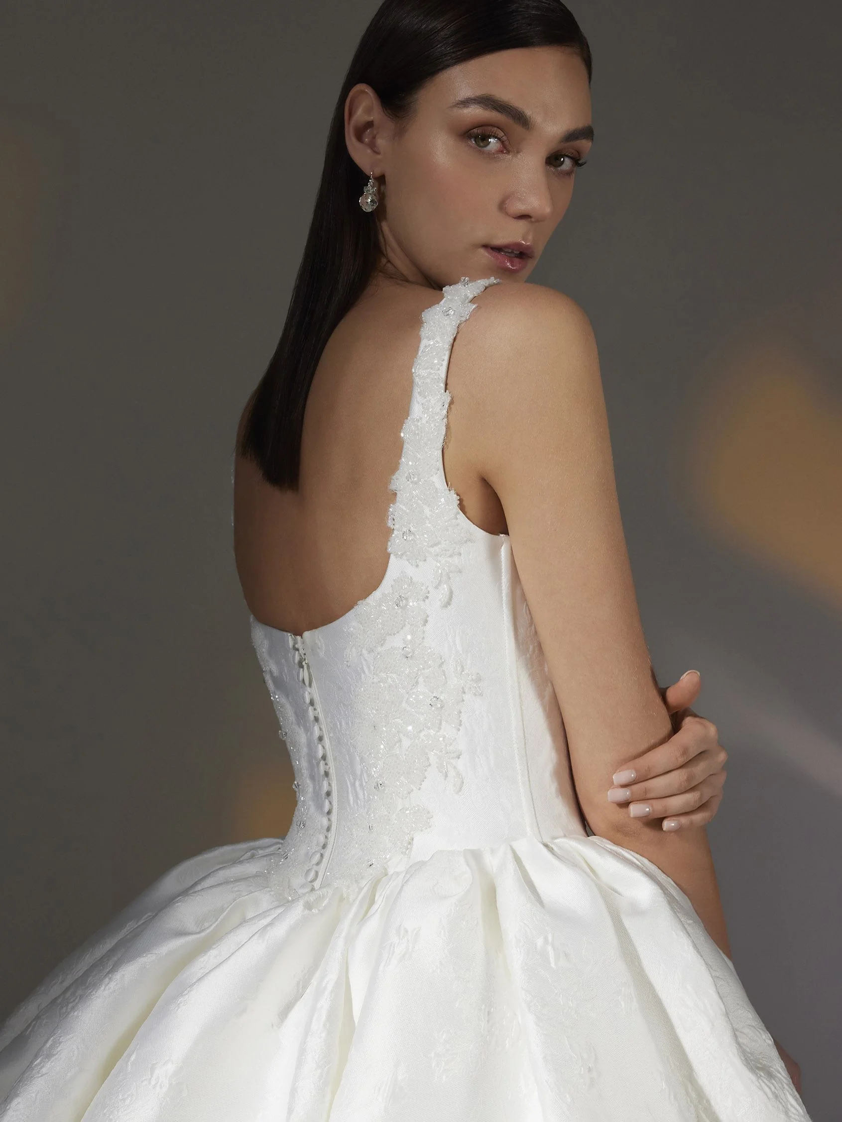 ALUREA Princess wedding dress with round neckline in Mikado 11 ALUREA Princess wedding dress with round neckline in Mikado