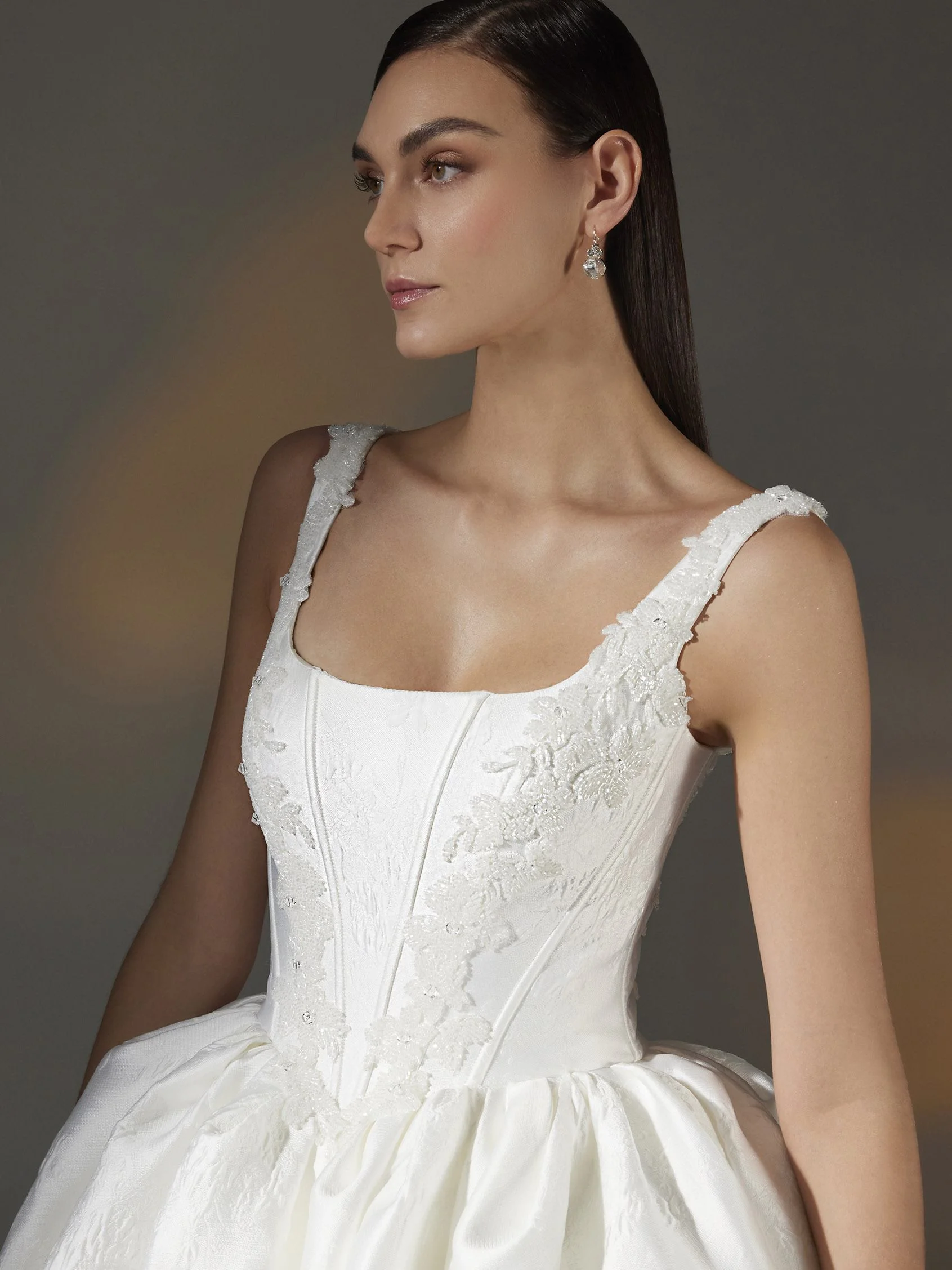 ALUREA Princess wedding dress with round neckline in Mikado 2 ALUREA Princess wedding dress with round neckline in Mikado