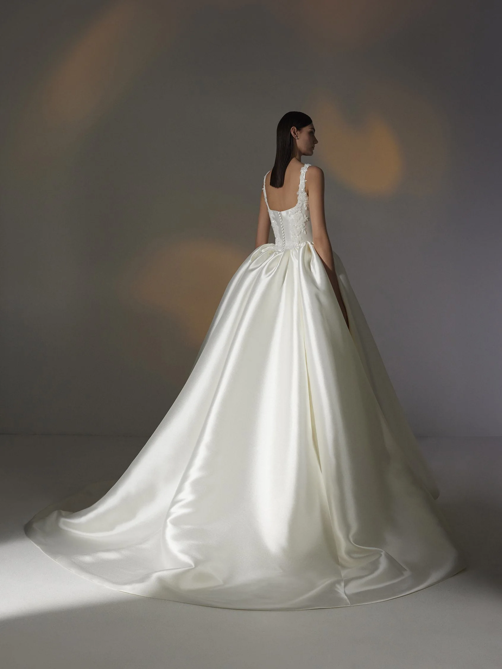 ALUREA Princess wedding dress with round neckline in Mikado 3 ALUREA Princess wedding dress with round neckline in Mikado