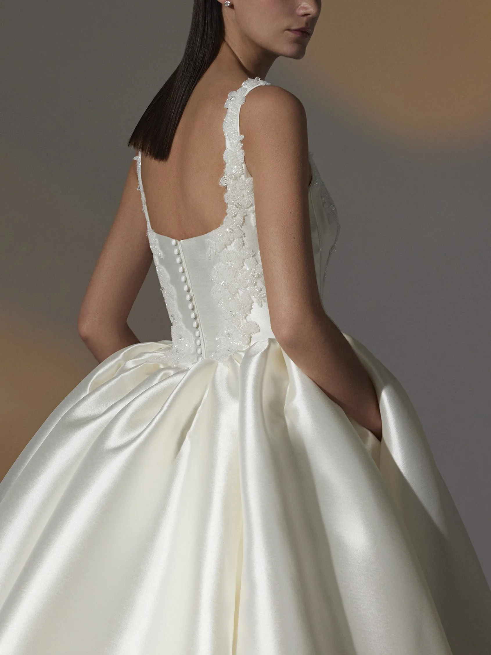 ALUREA Princess wedding dress with round neckline in Mikado 4 ALUREA Princess wedding dress with round neckline in Mikado