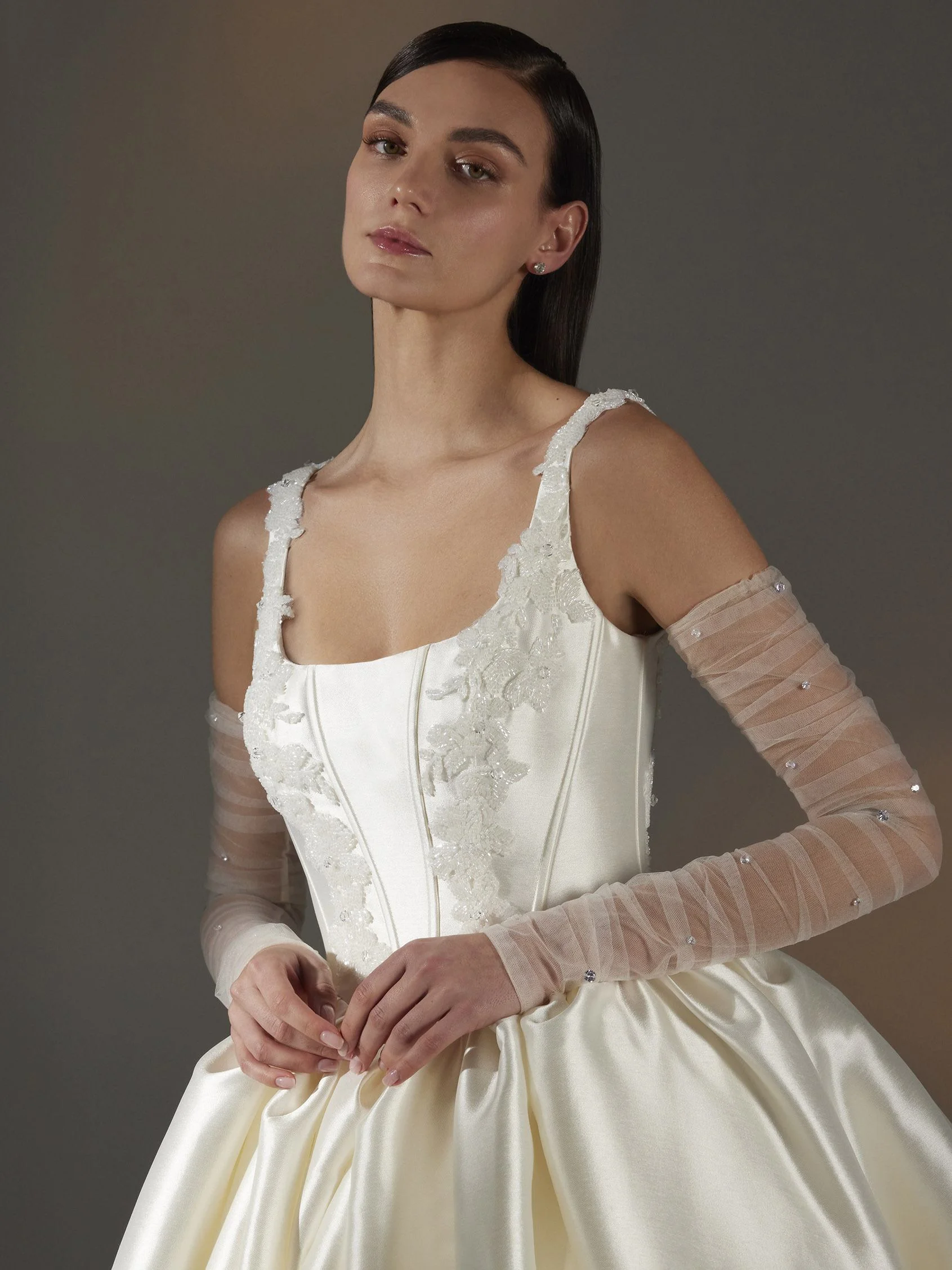 ALUREA Princess wedding dress with round neckline in Mikado 5 ALUREA Princess wedding dress with round neckline in Mikado