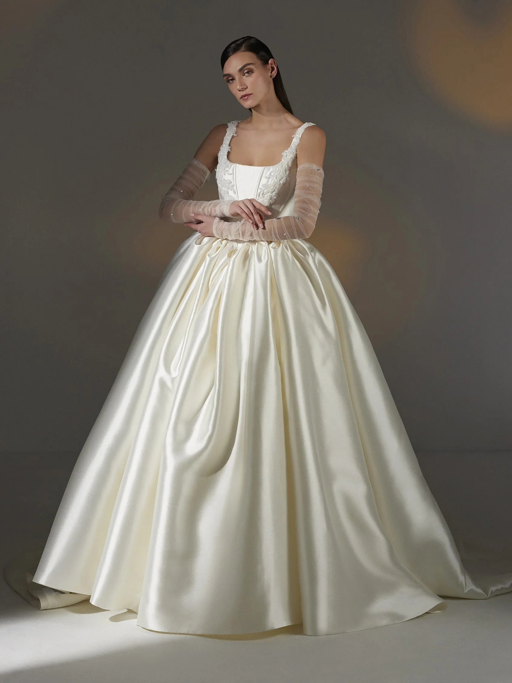 ALUREA Princess wedding dress with round neckline in Mikado 8 ALUREA Princess wedding dress with round neckline in Mikado