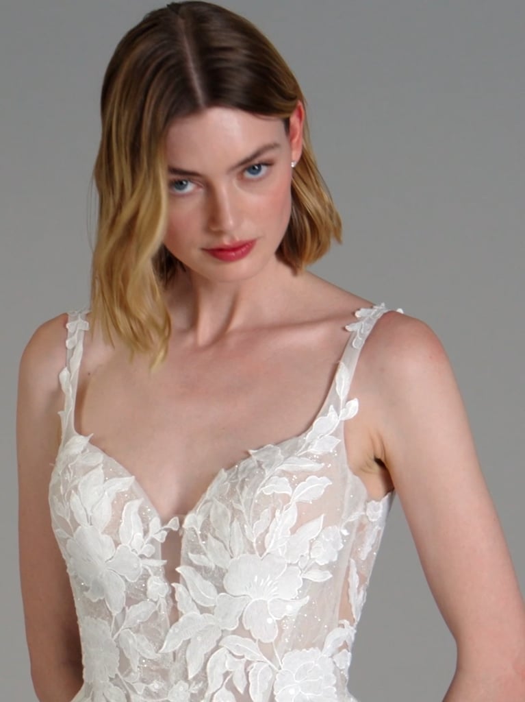 KAMERIE Ballgown wedding dress with sweetheart neckline with straps in tulle