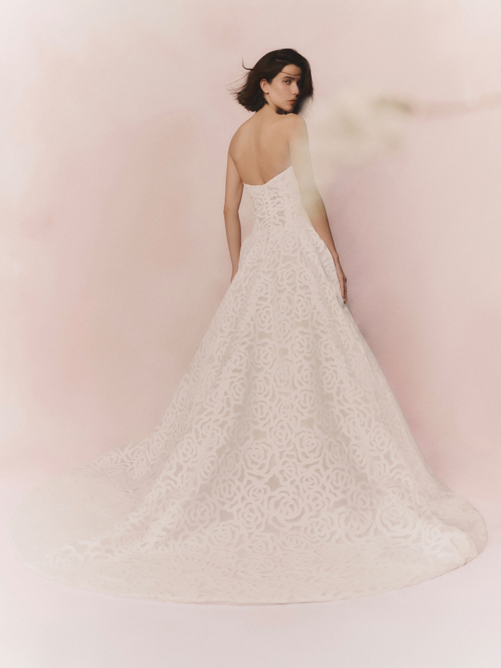 LOUELLE Ballgown wedding dress with sweetheart neckline sleeveless in lace 3 LOUELLE Ballgown wedding dress with sweetheart neckline sleeveless in lace