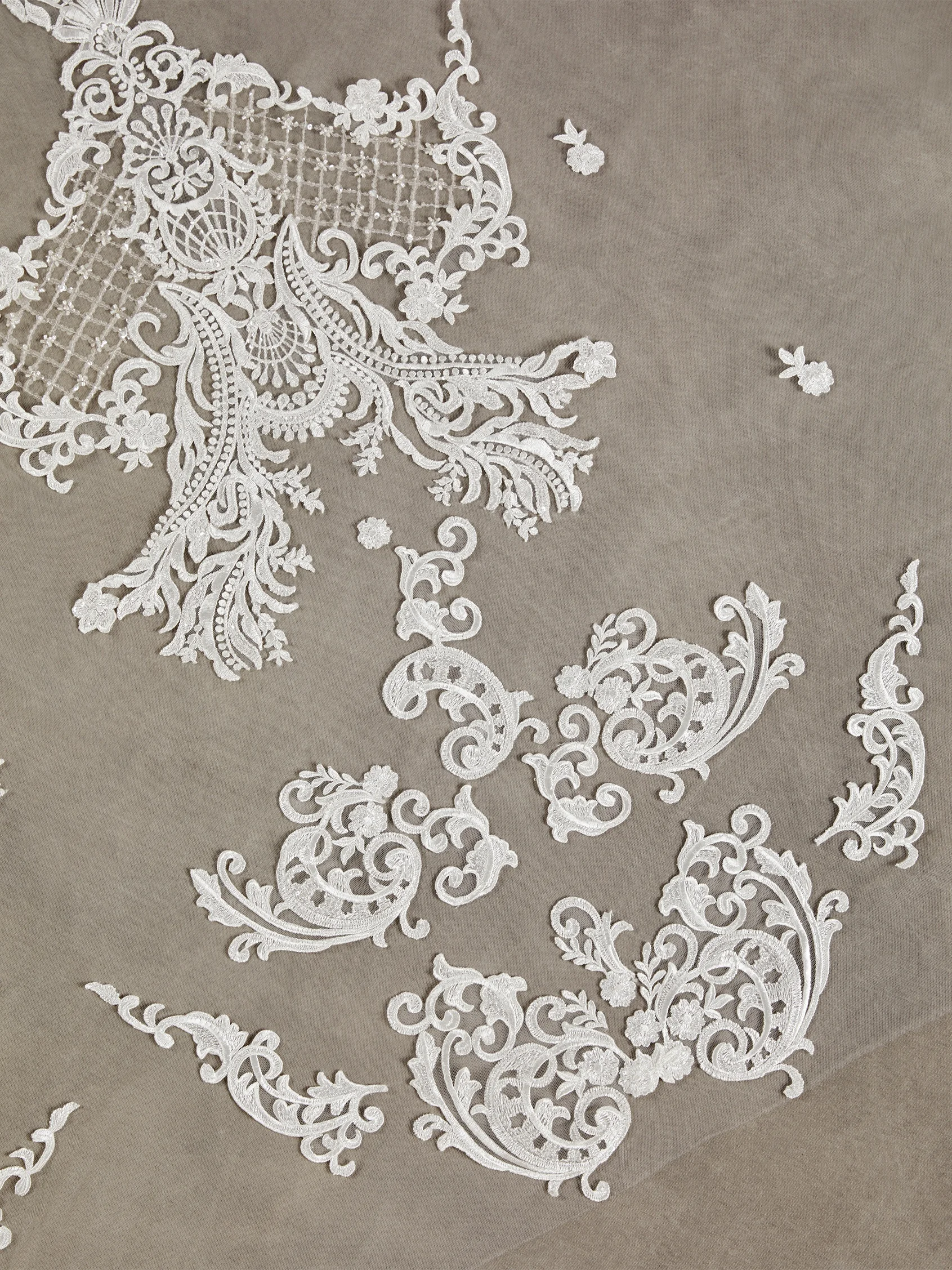 V-2933 Soft tulle veil with embroidered thread and rhinestones
