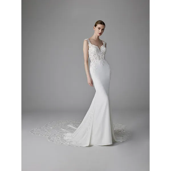 DION Mermaid wedding dress with sweetheart neckline with straps in crepe 1 DION Mermaid wedding dress with sweetheart neckline with straps in crepe