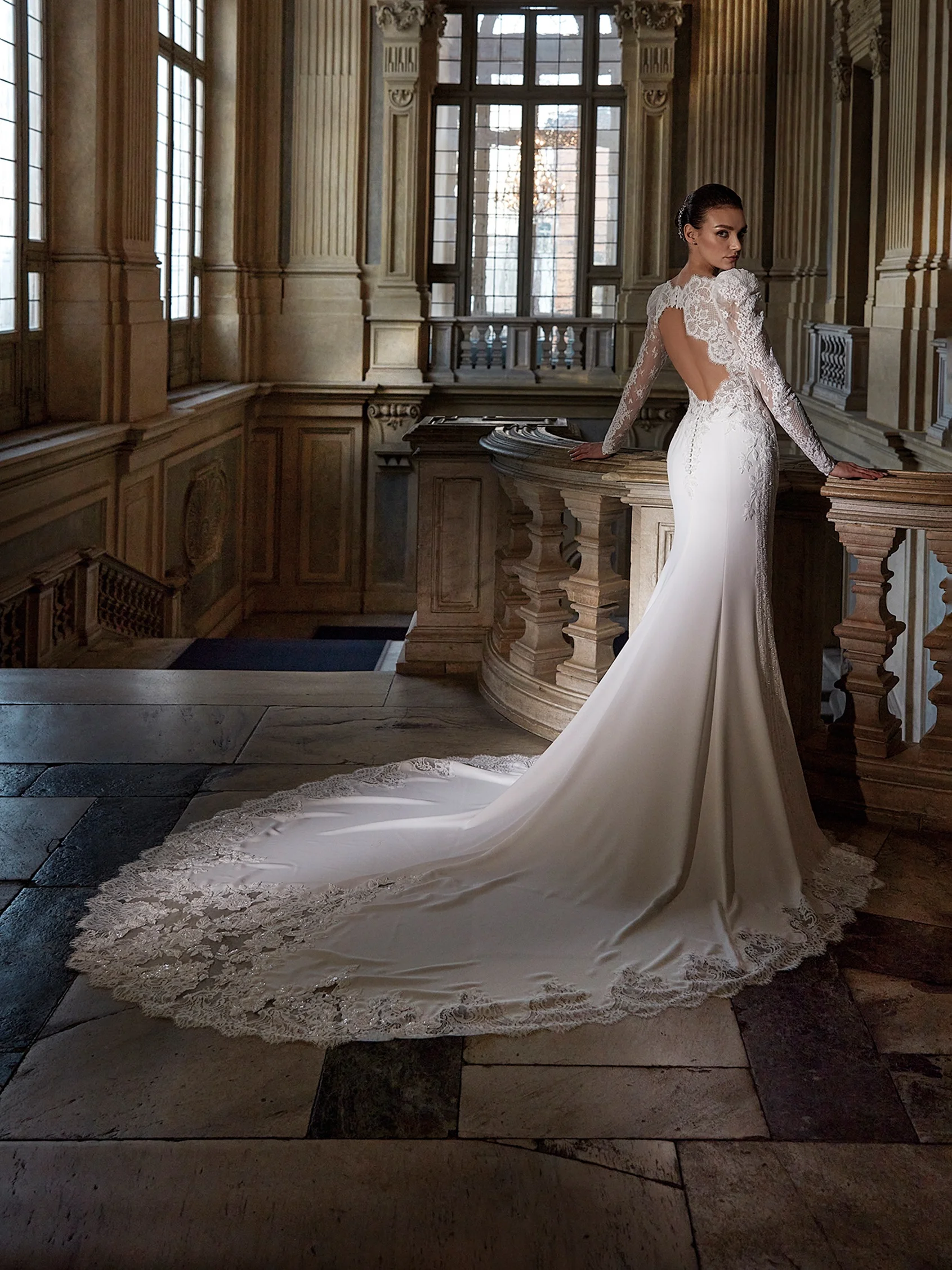 ABSIDIAN Mermaid crepe wedding dress with V-neck