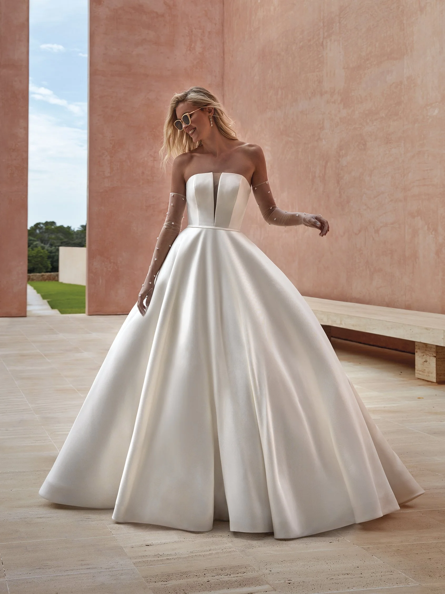 OZEN A-line Mikado wedding dress with V-neck