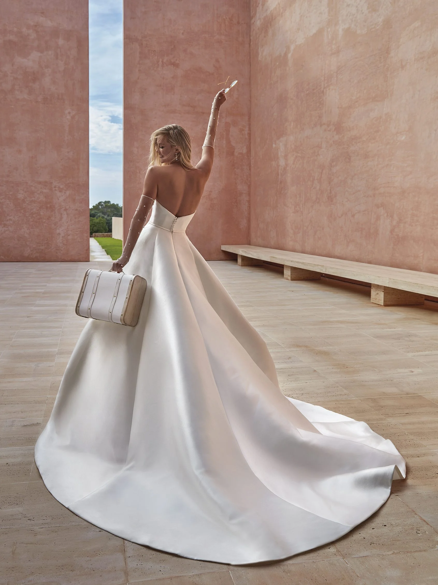 OZEN A-line Mikado wedding dress with V-neck