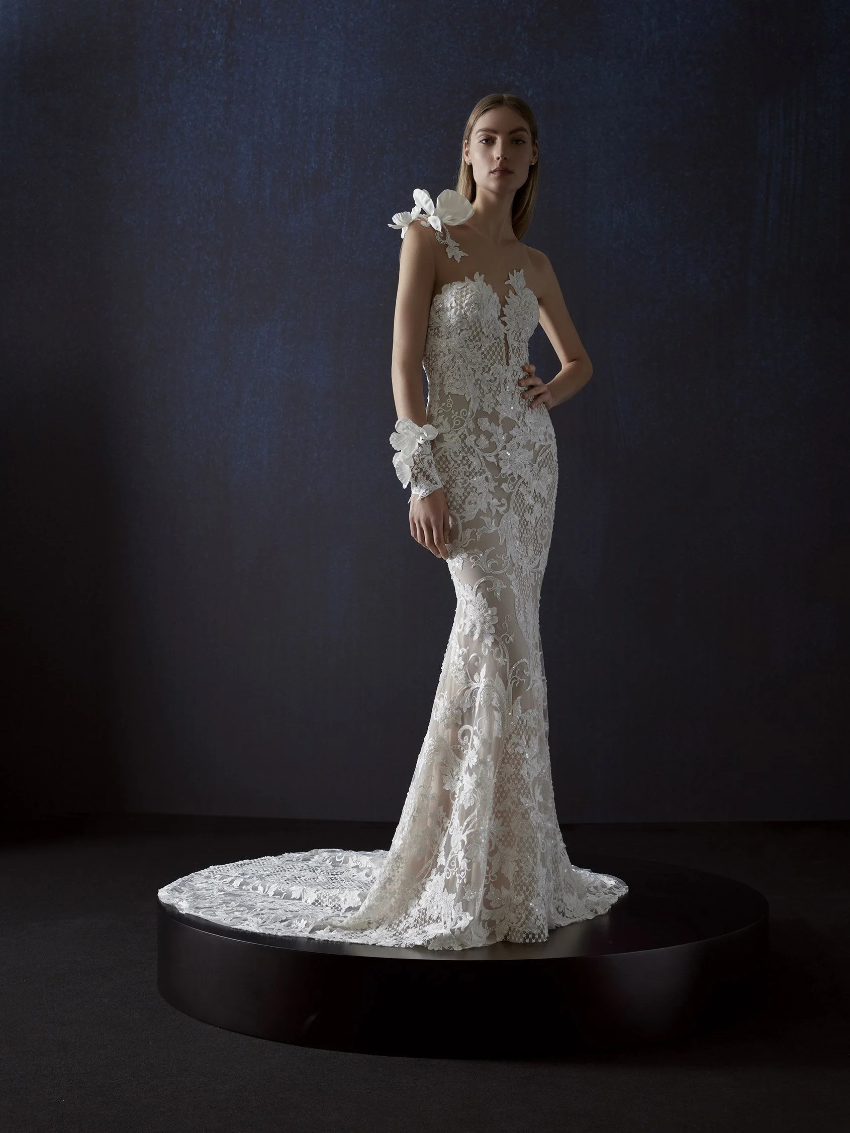 ACAZIA Mermaid wedding dress with sweetheart neckline and long sleeves in lace