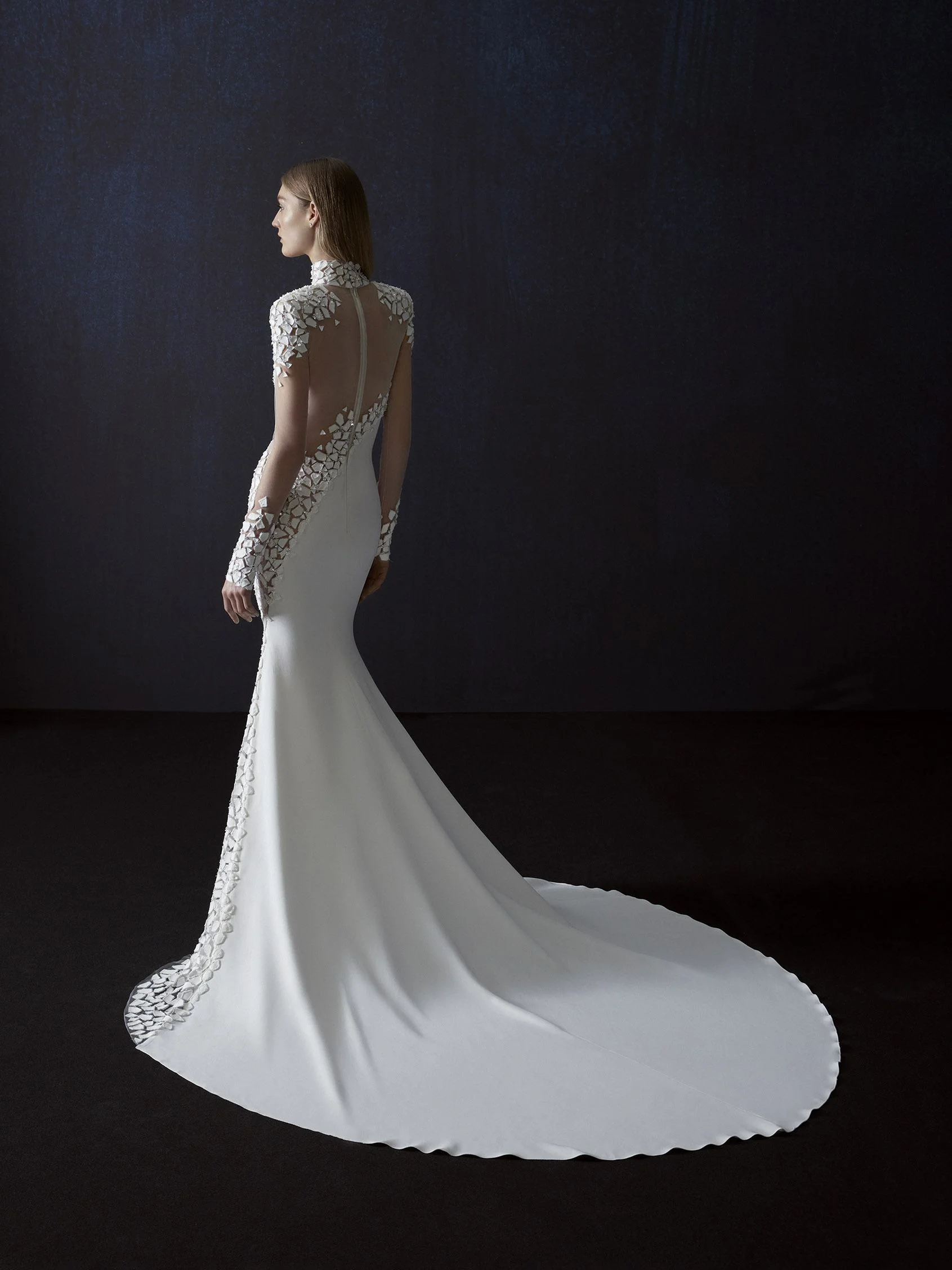 TAPIES Mermaid wedding dress with high neck and long sleeves in crepe