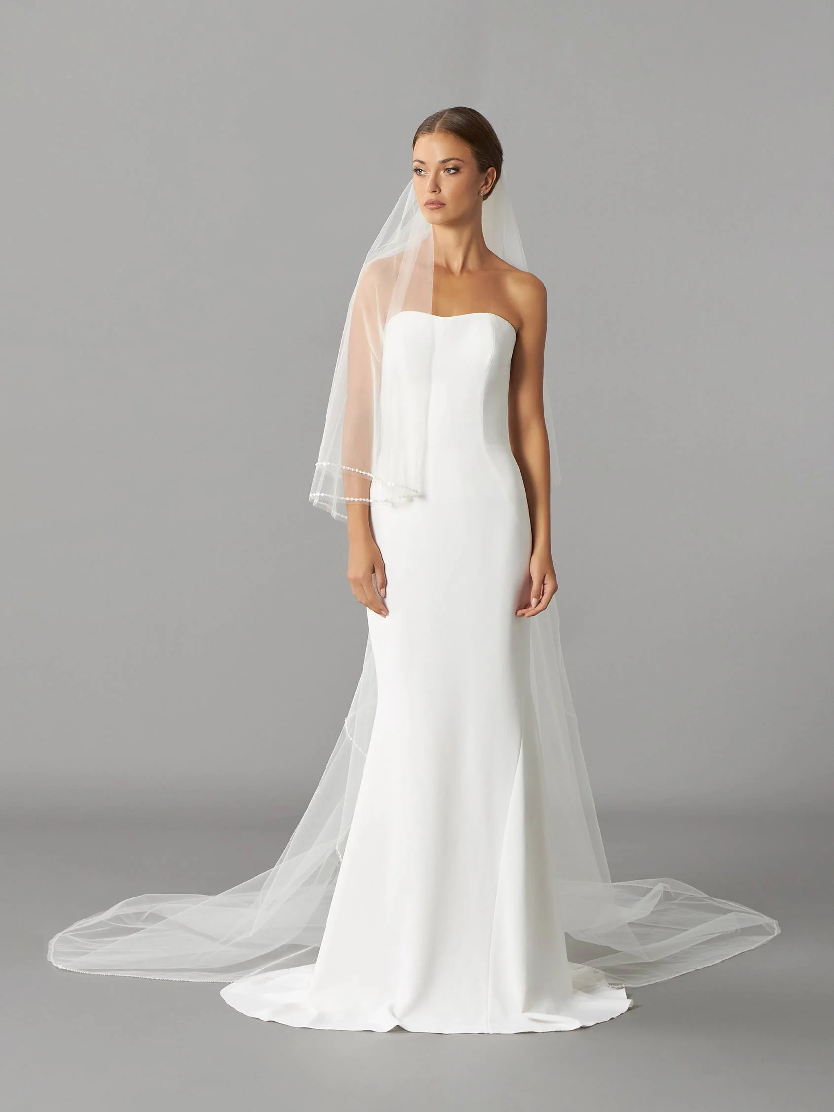 V-2947 Tulle veil with rhinestones