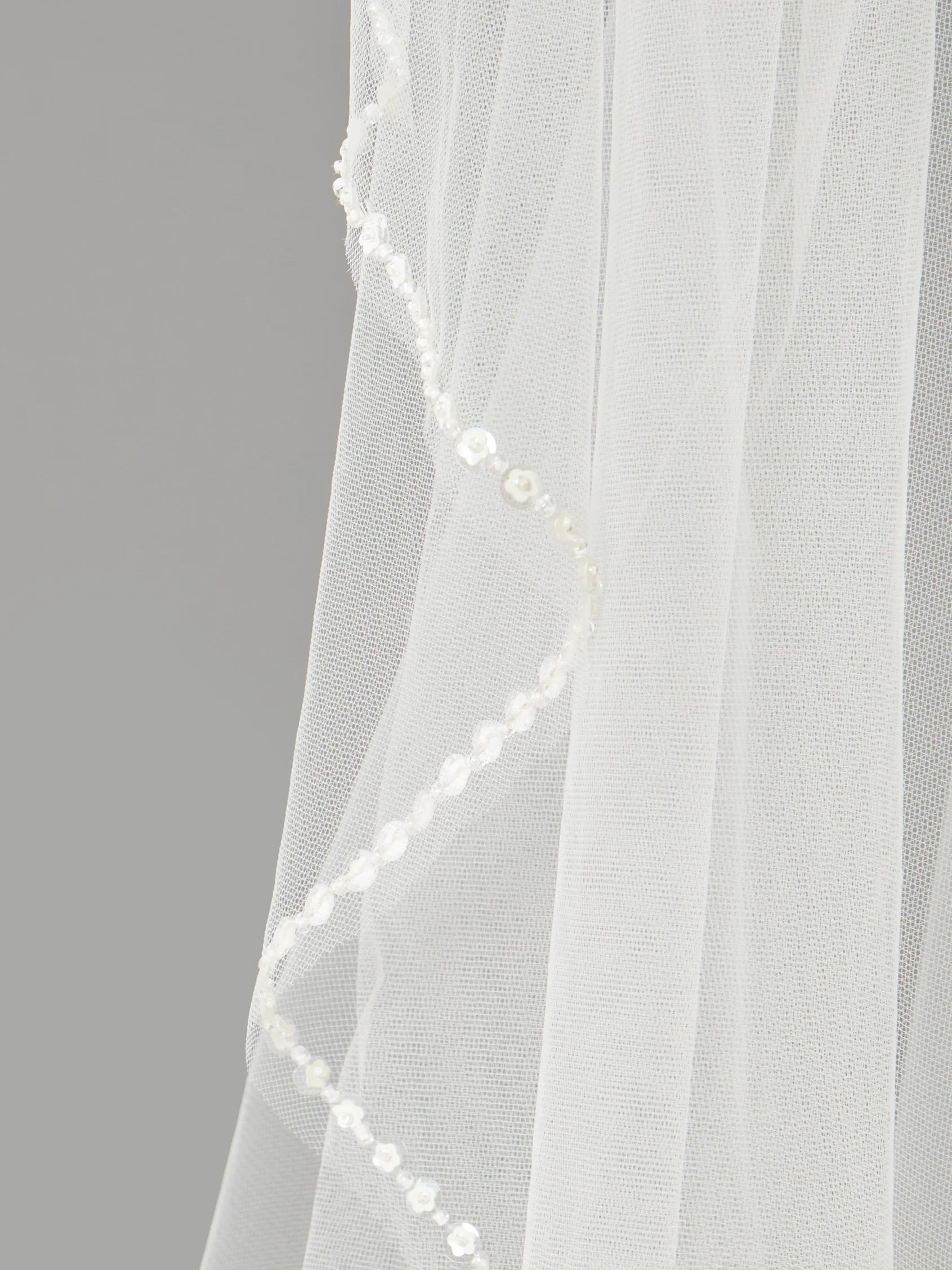 V-2947 Tulle veil with rhinestones 4 V-2947 Tulle veil with rhinestones