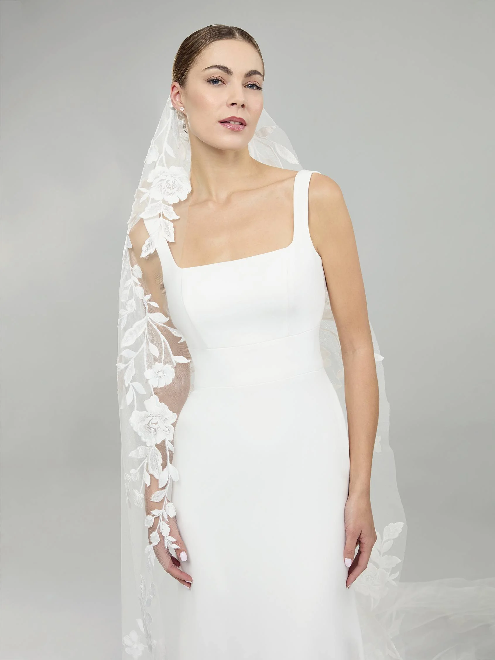 V-LA46 Tulle veil with lace 2 V-LA46 Tulle veil with lace