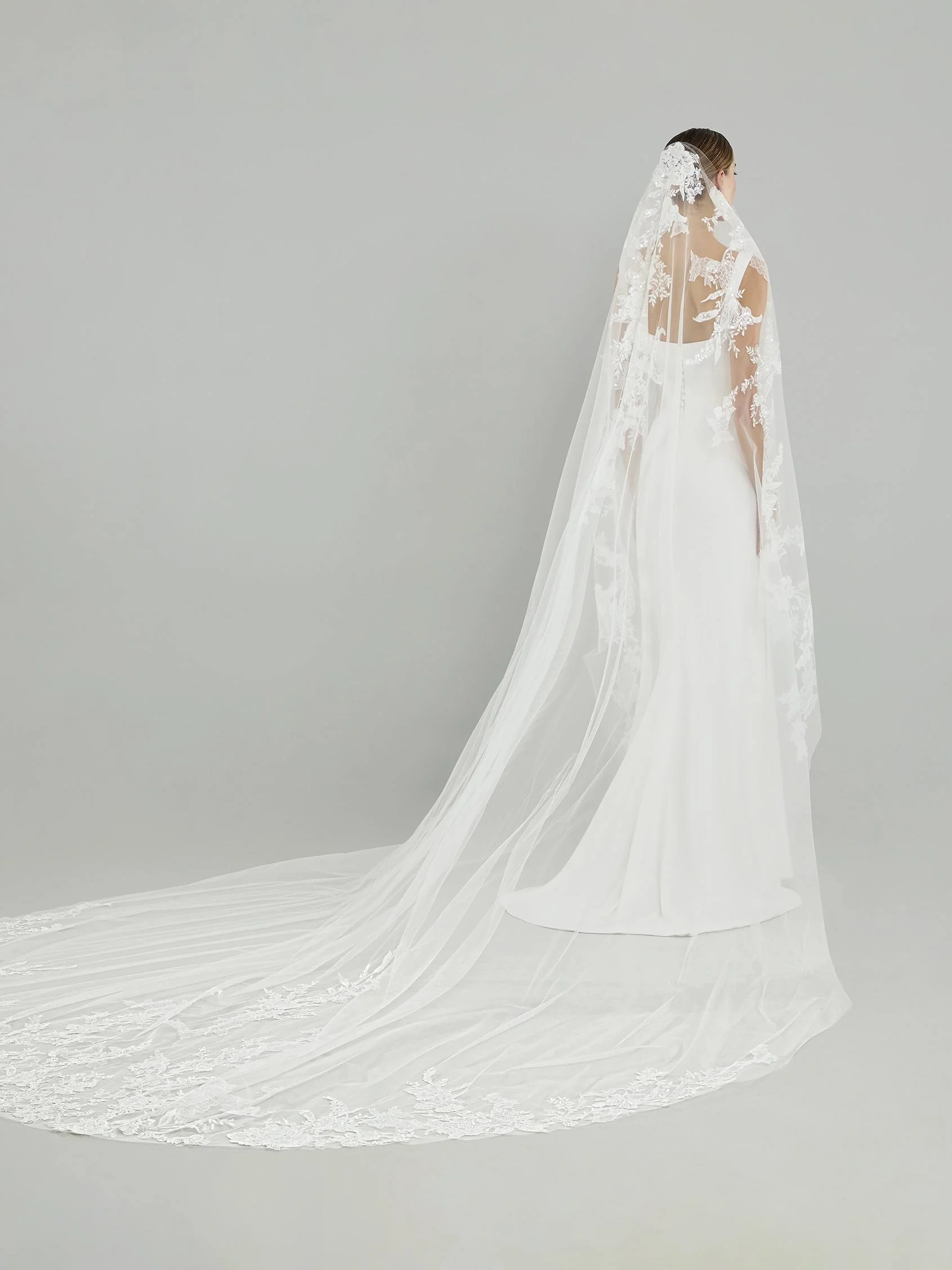 V-LA50 Tulle veil with lace and rhinestones 1 V-LA50 Tulle veil with lace and rhinestones