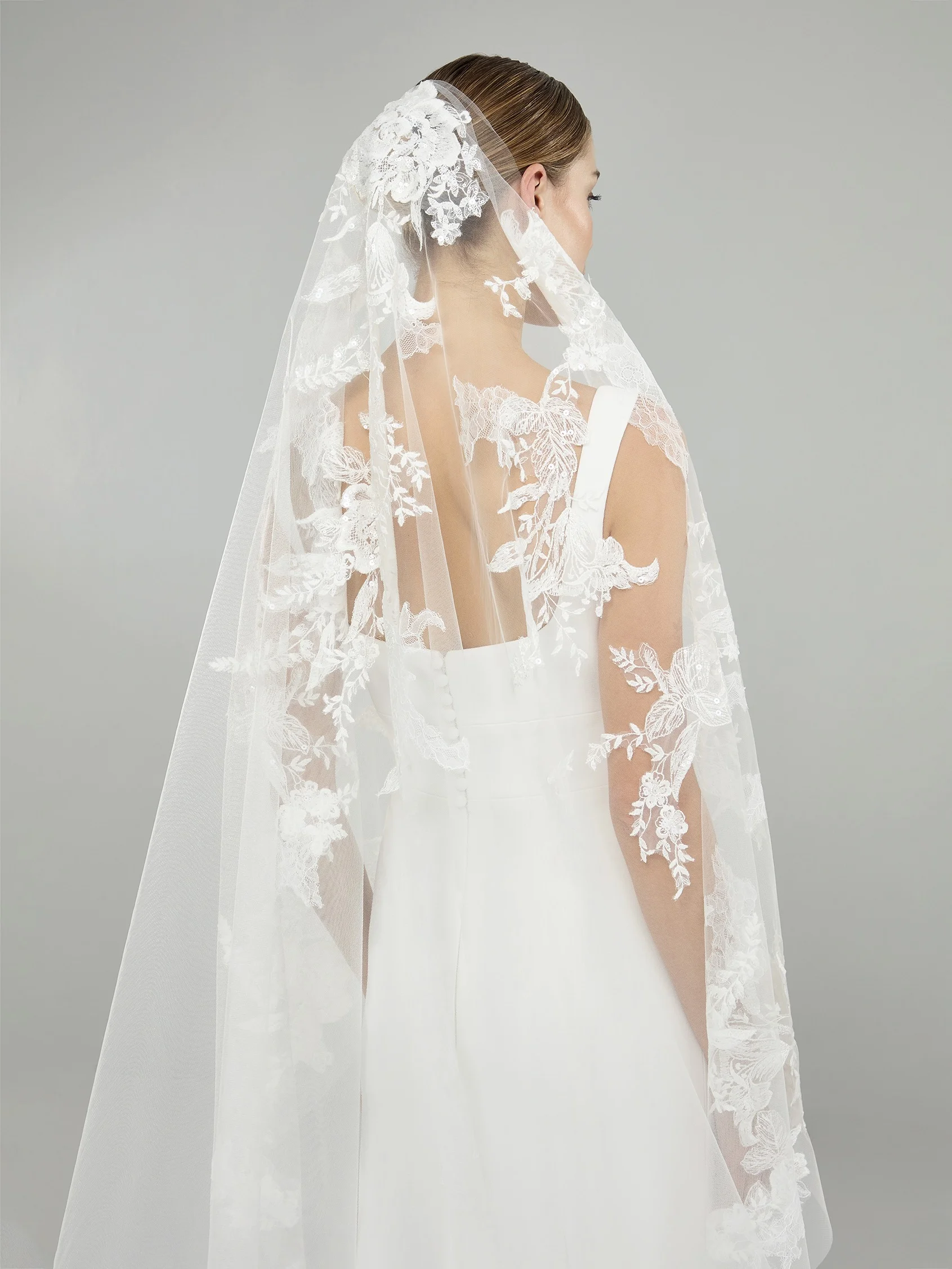 V-LA50 Tulle veil with lace and rhinestones 3 V-LA50 Tulle veil with lace and rhinestones