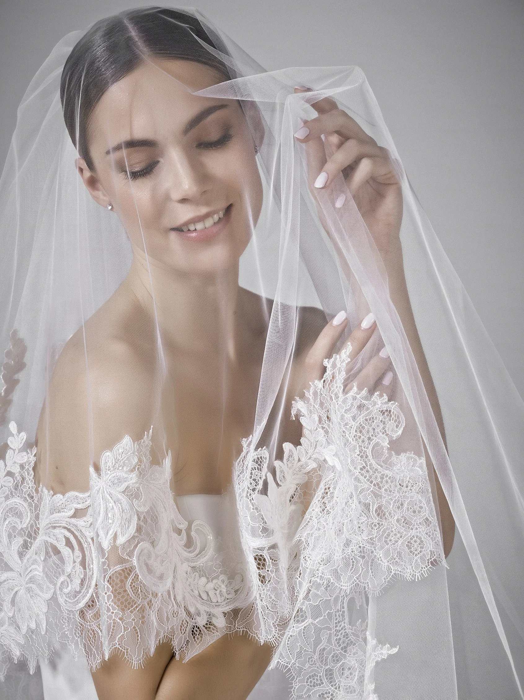 V-LA52 Tulle veil with lace and sequins 2 V-LA52 Tulle veil with lace and sequins