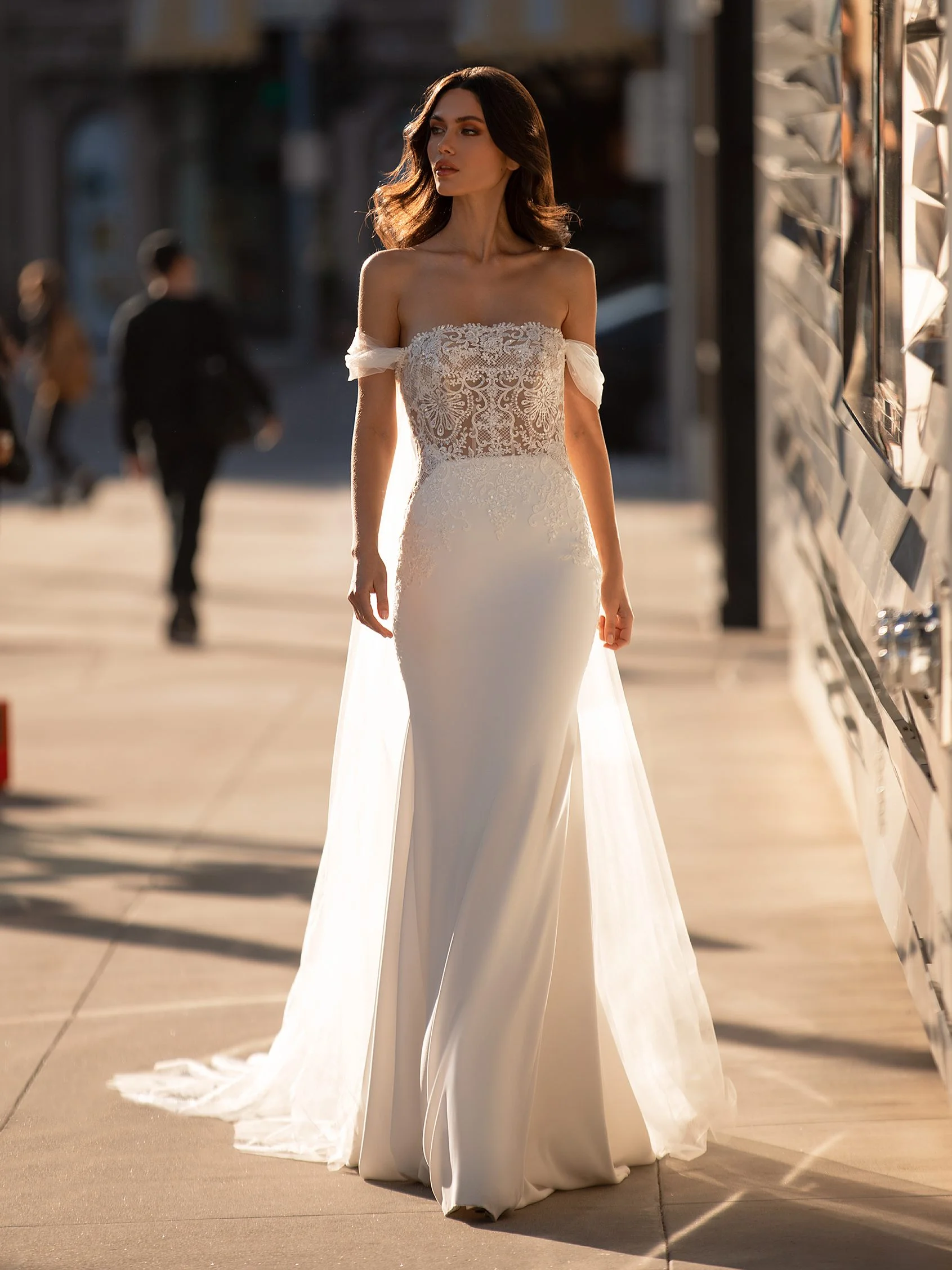NOVAK Mermaid wedding dress with strapless neckline and open back in crepe 1 NOVAK Mermaid wedding dress with strapless neckline and open back in crepe