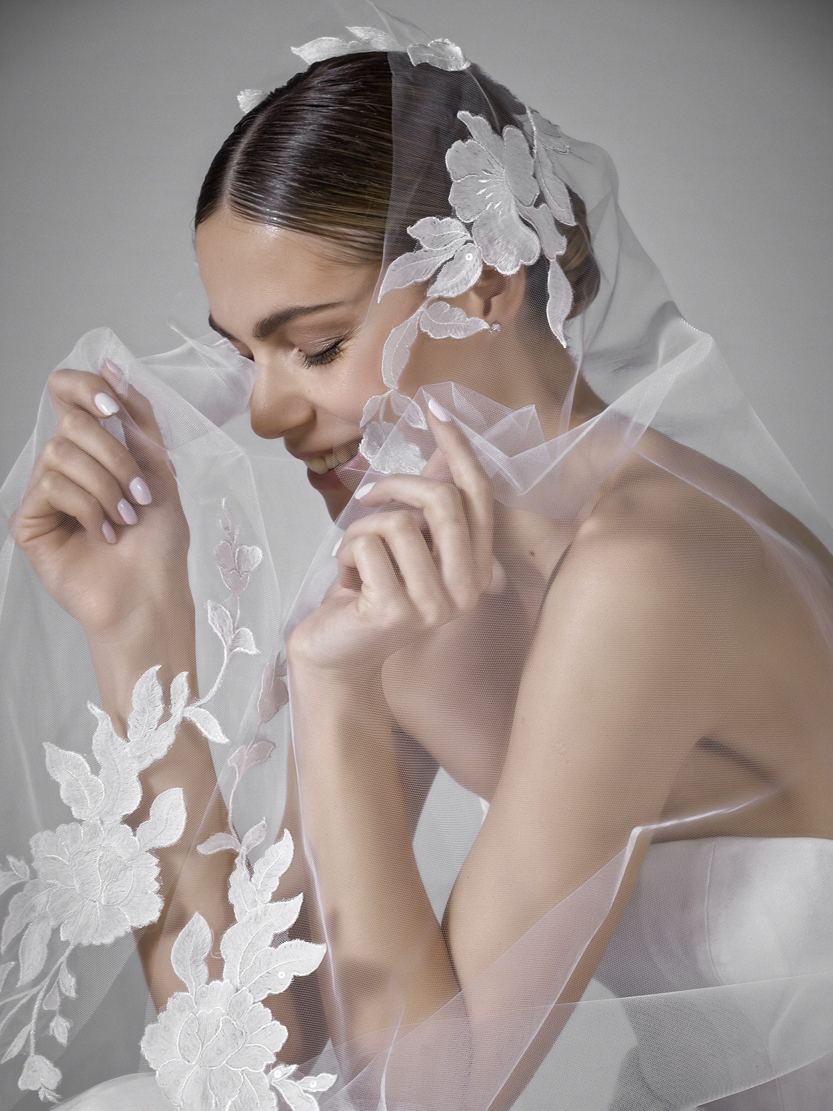 V-LA56 Tulle veil with lace 2 V-LA56 Tulle veil with lace