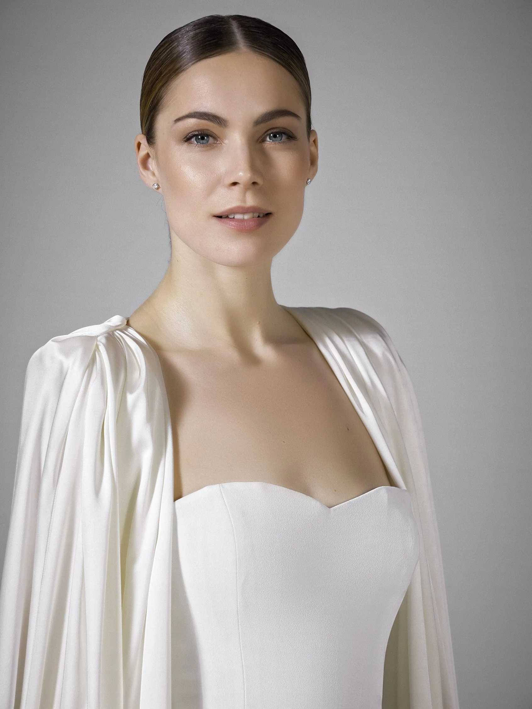 CAPE-LA31 Satin cape