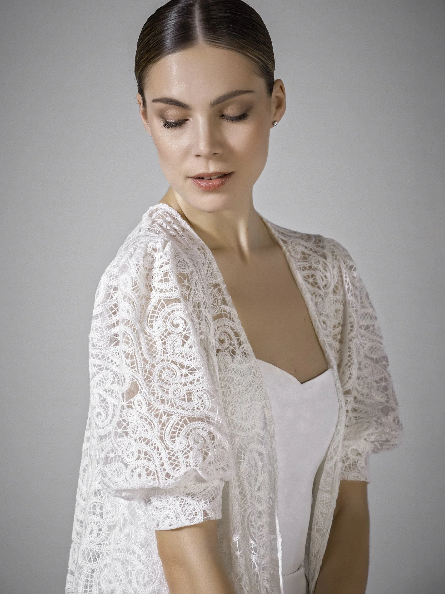 CAPE-LA34 Lace cape