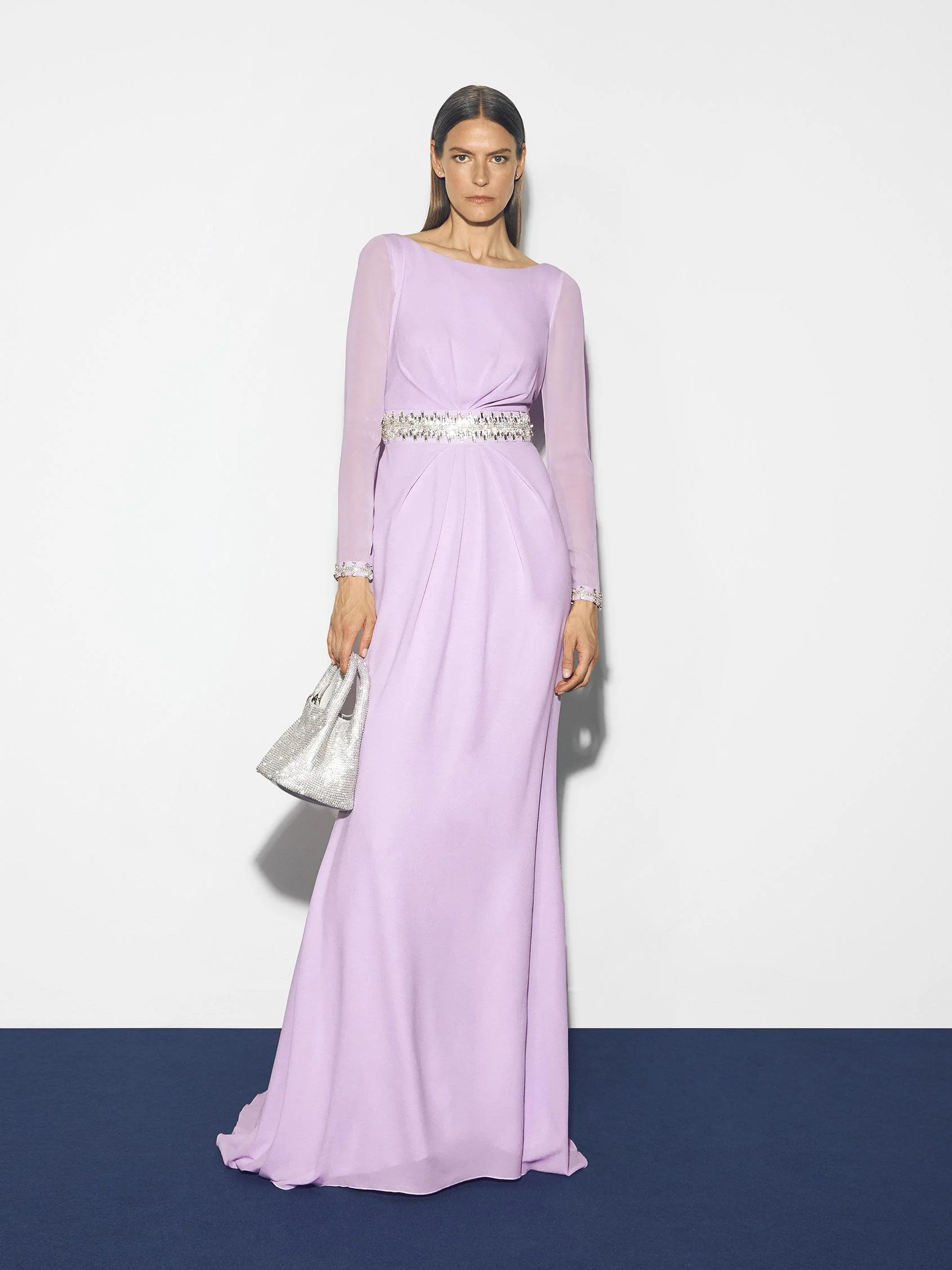 PILEA Straight party dress with a boat neckline and long sleeves