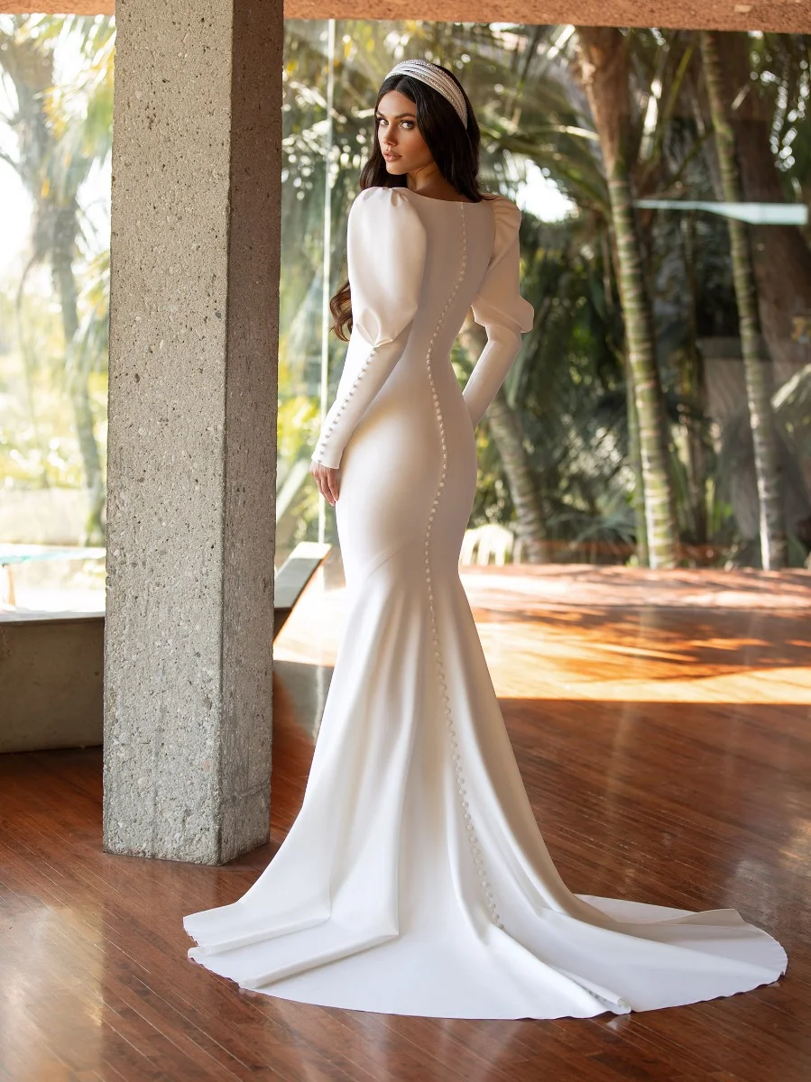 TURNER Mermaid wedding dress with V-neck in crepe
