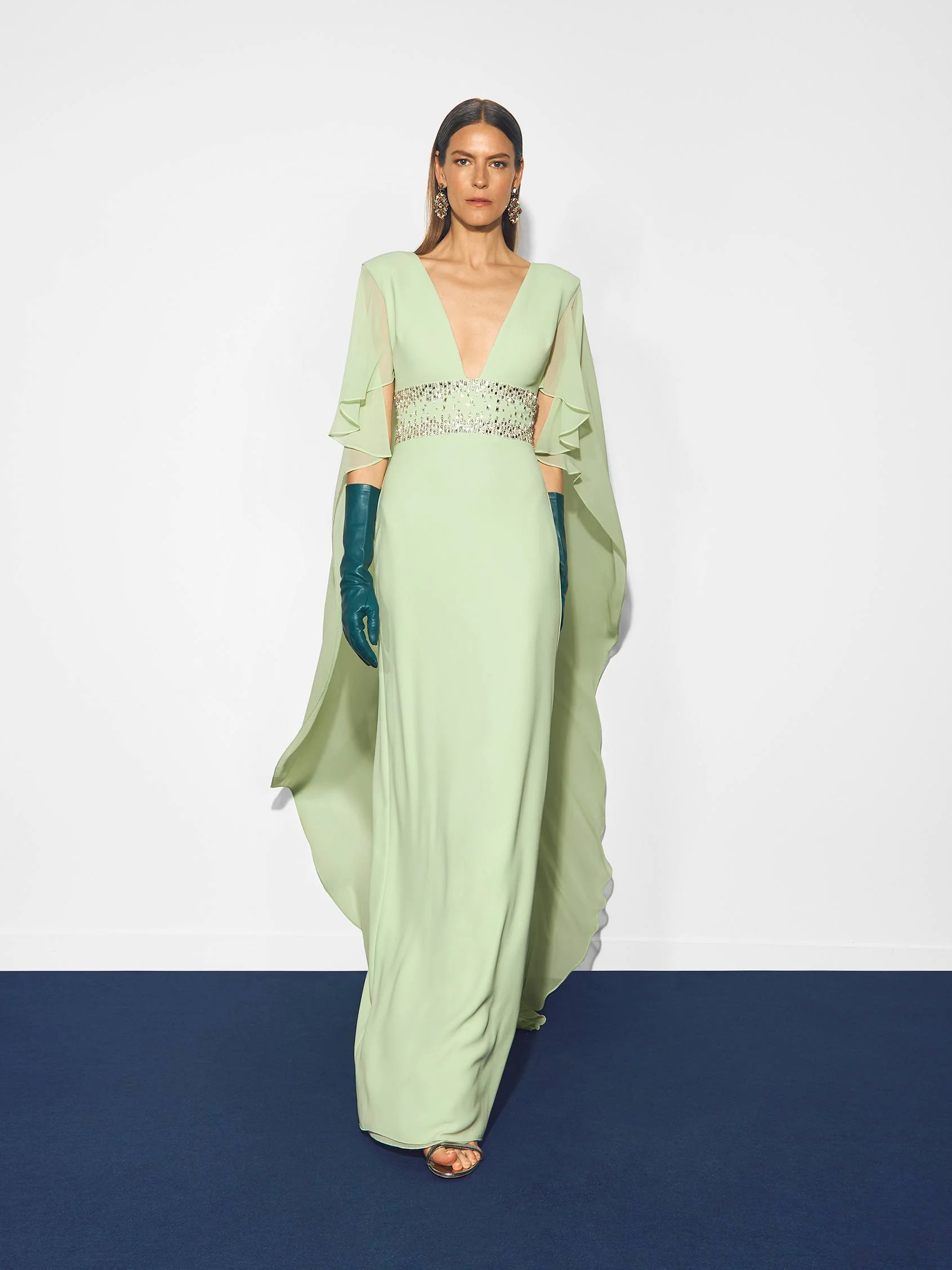 SEPALO Straight party dress with a V-neckline 1 SEPALO Straight party dress with a V-neckline