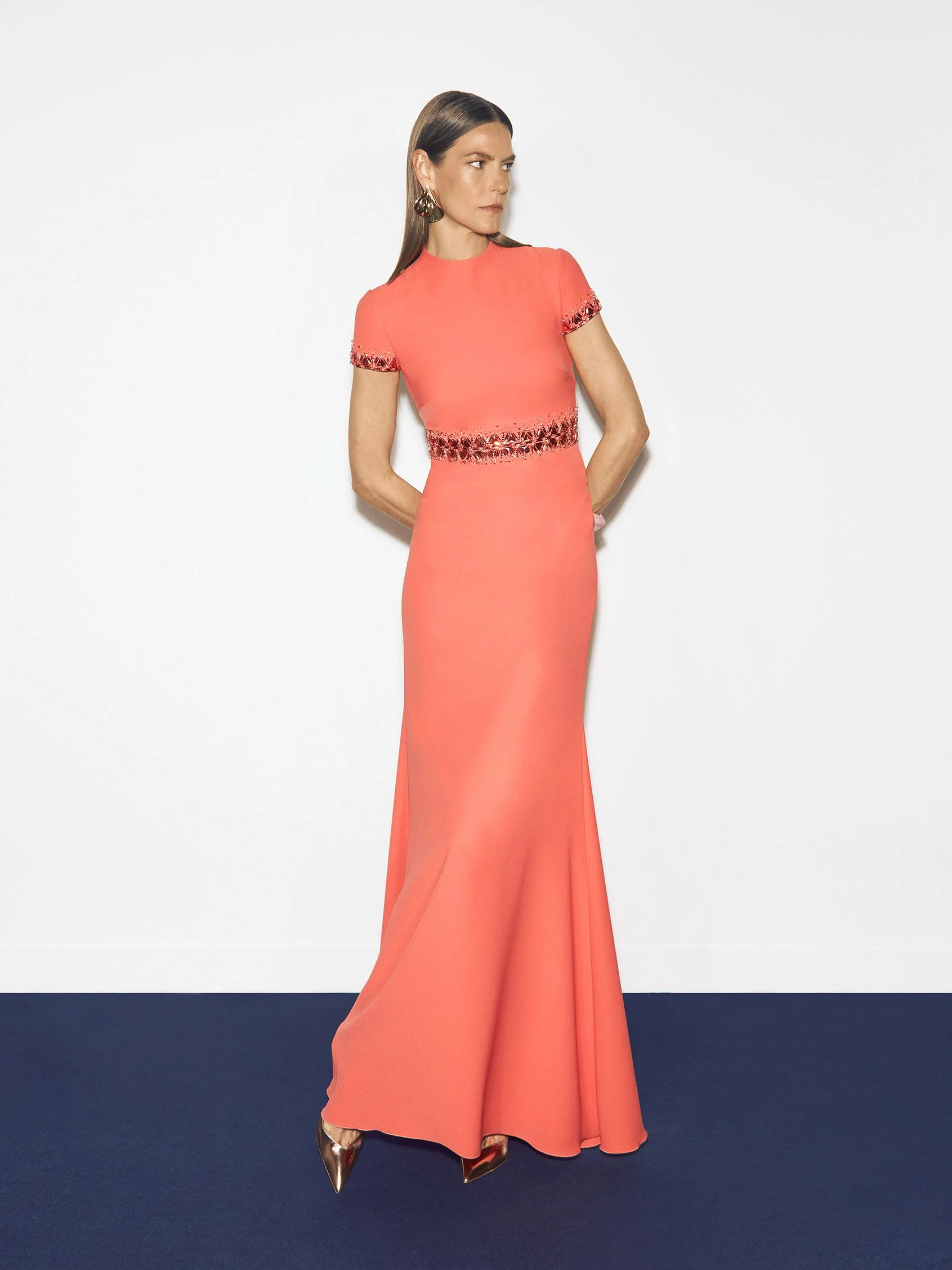 ARECA Mermaid evening dress with swan neckline and short sleeves in crepe