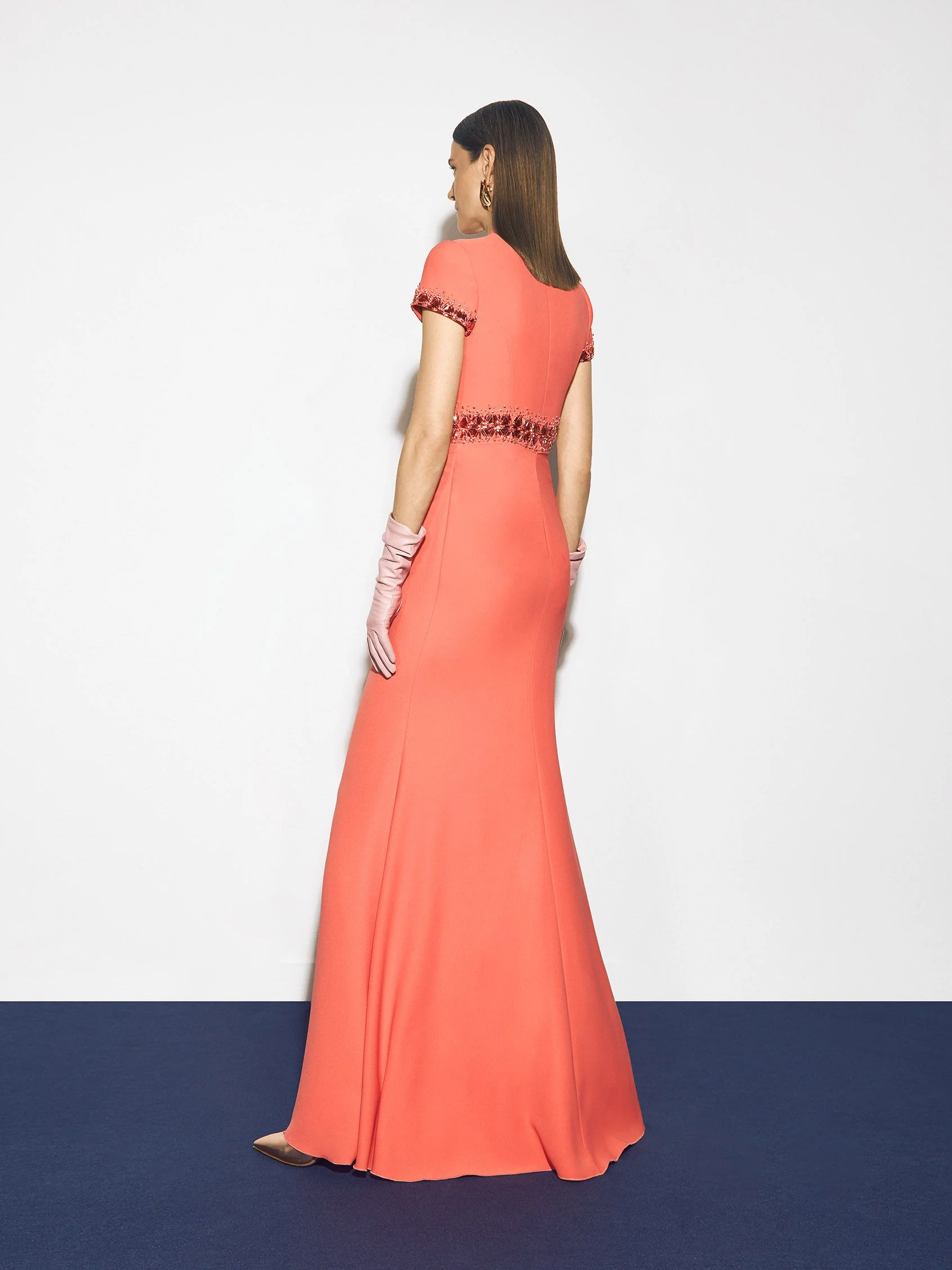 ARECA Mermaid evening dress with swan neckline and short sleeves in crepe