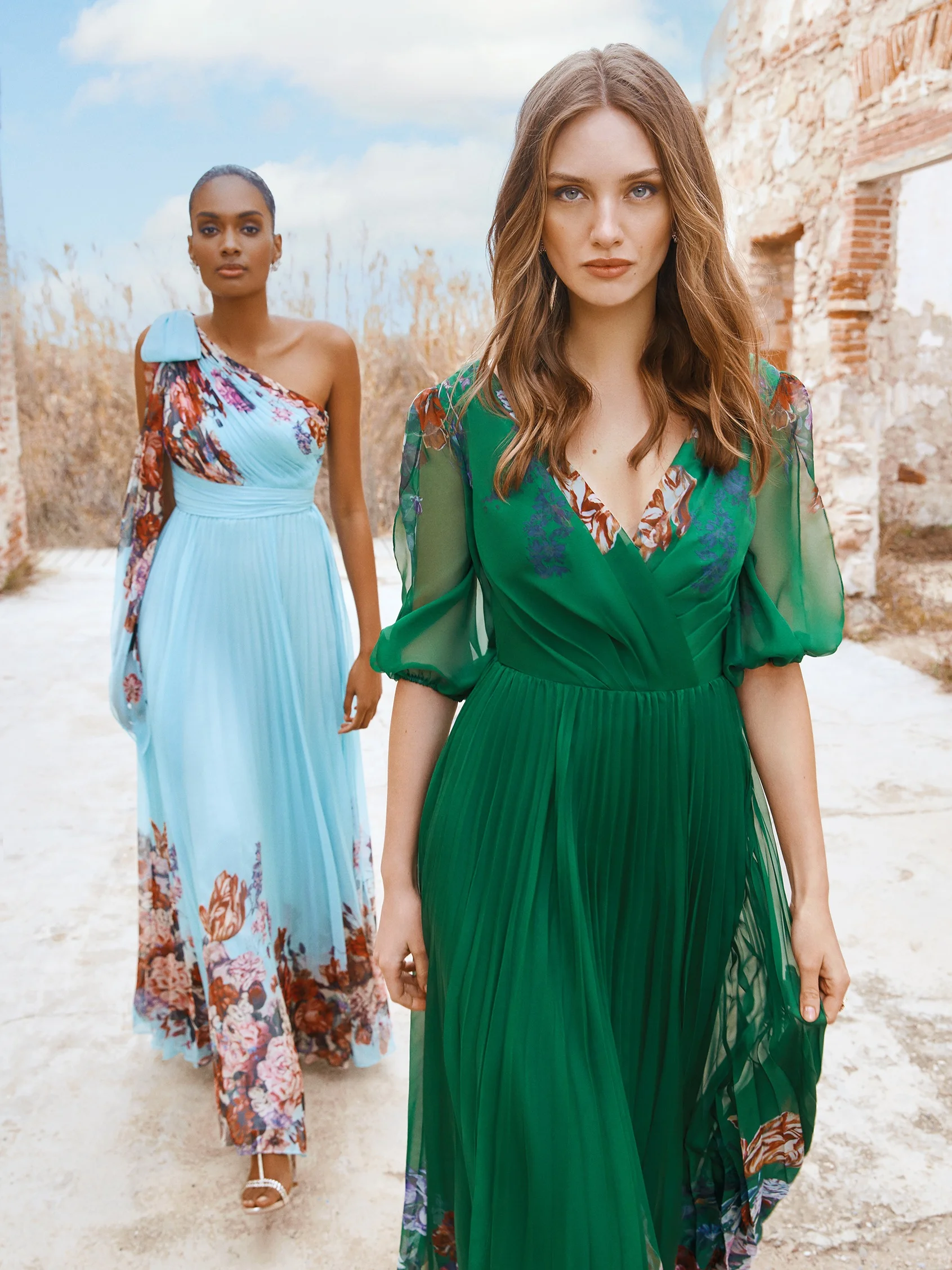 LUCKY Pleated party dress with an asymmetrical neckline