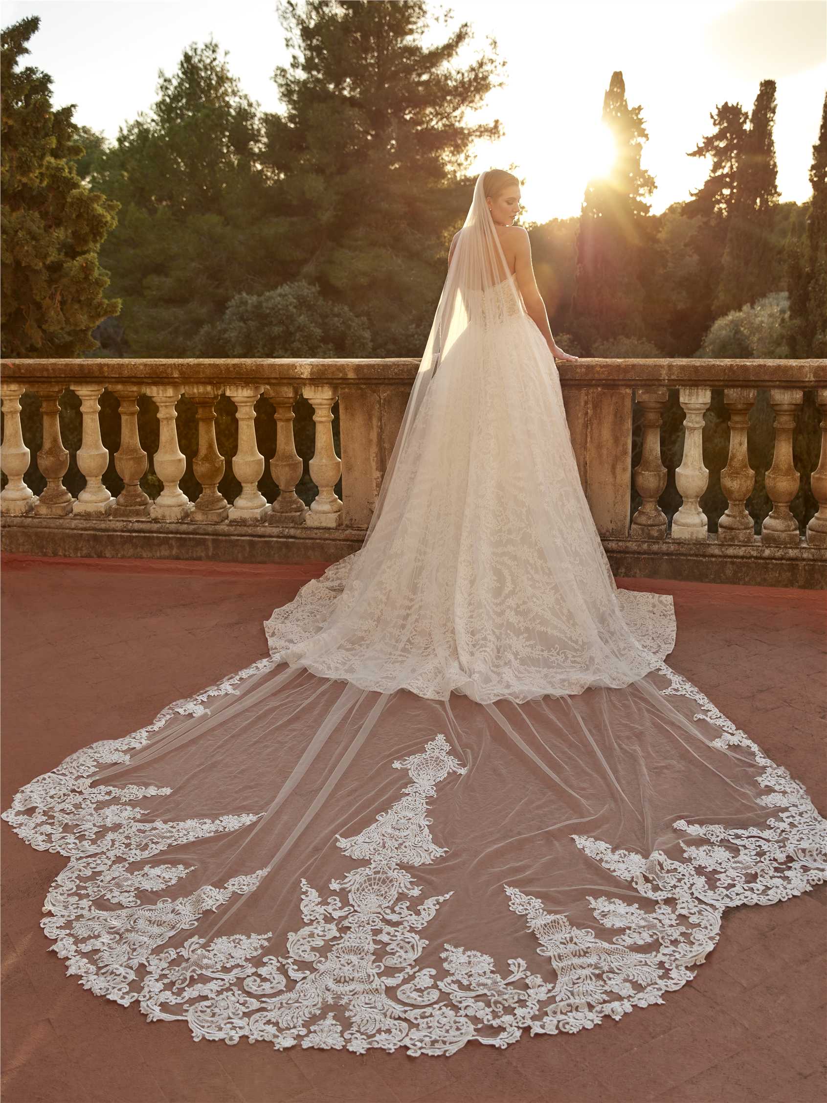CATMINT Princess bridal dress with sweetheart neckline in lace