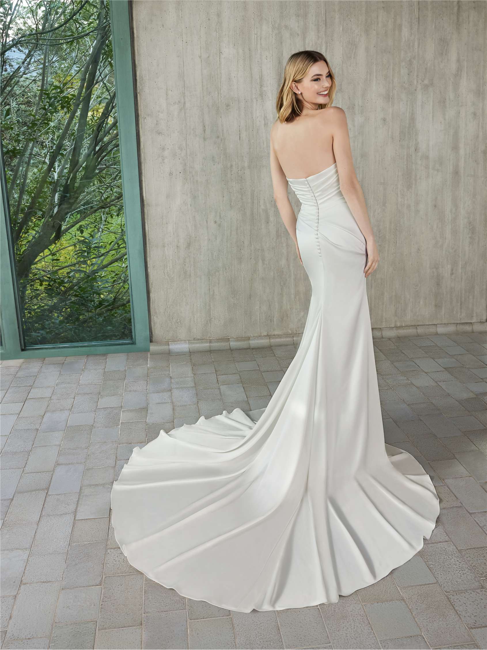 VIVIAMA Satin strapless mermaid wedding dress
