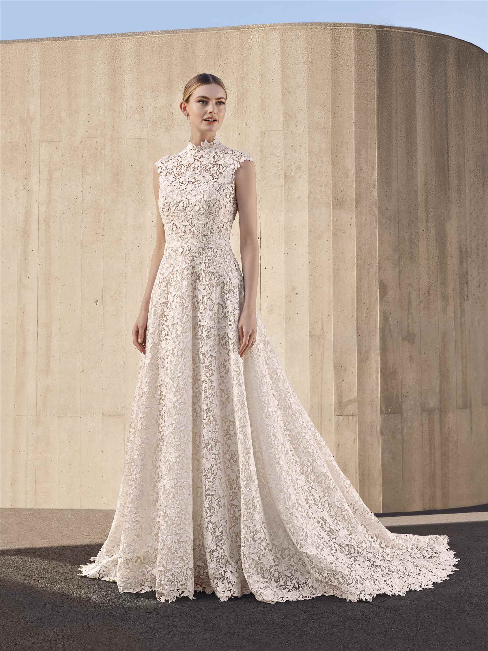 VALLES Guipure A-line wedding dress with square neckline