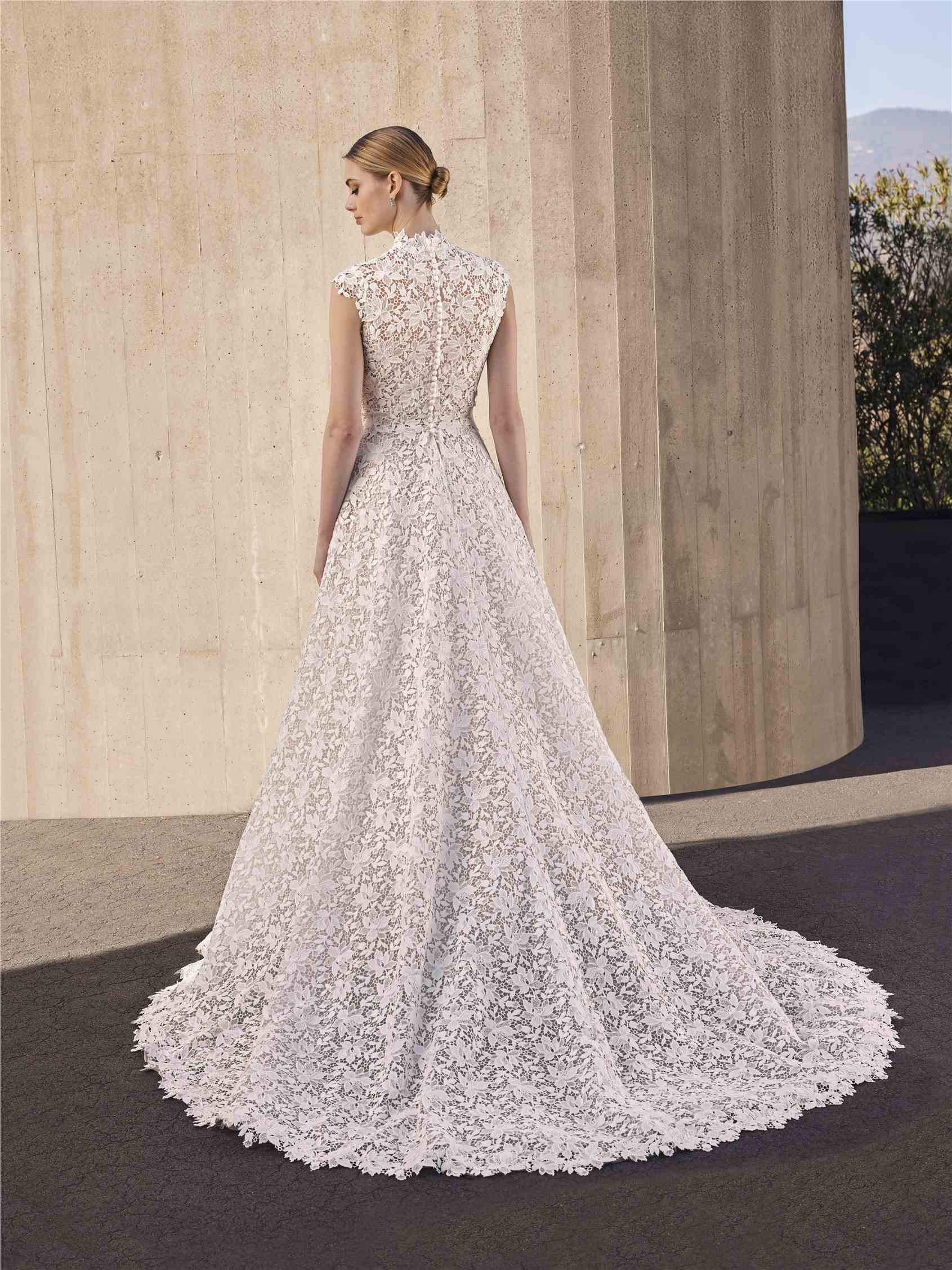 VALLES Guipure A-line wedding dress with square neckline