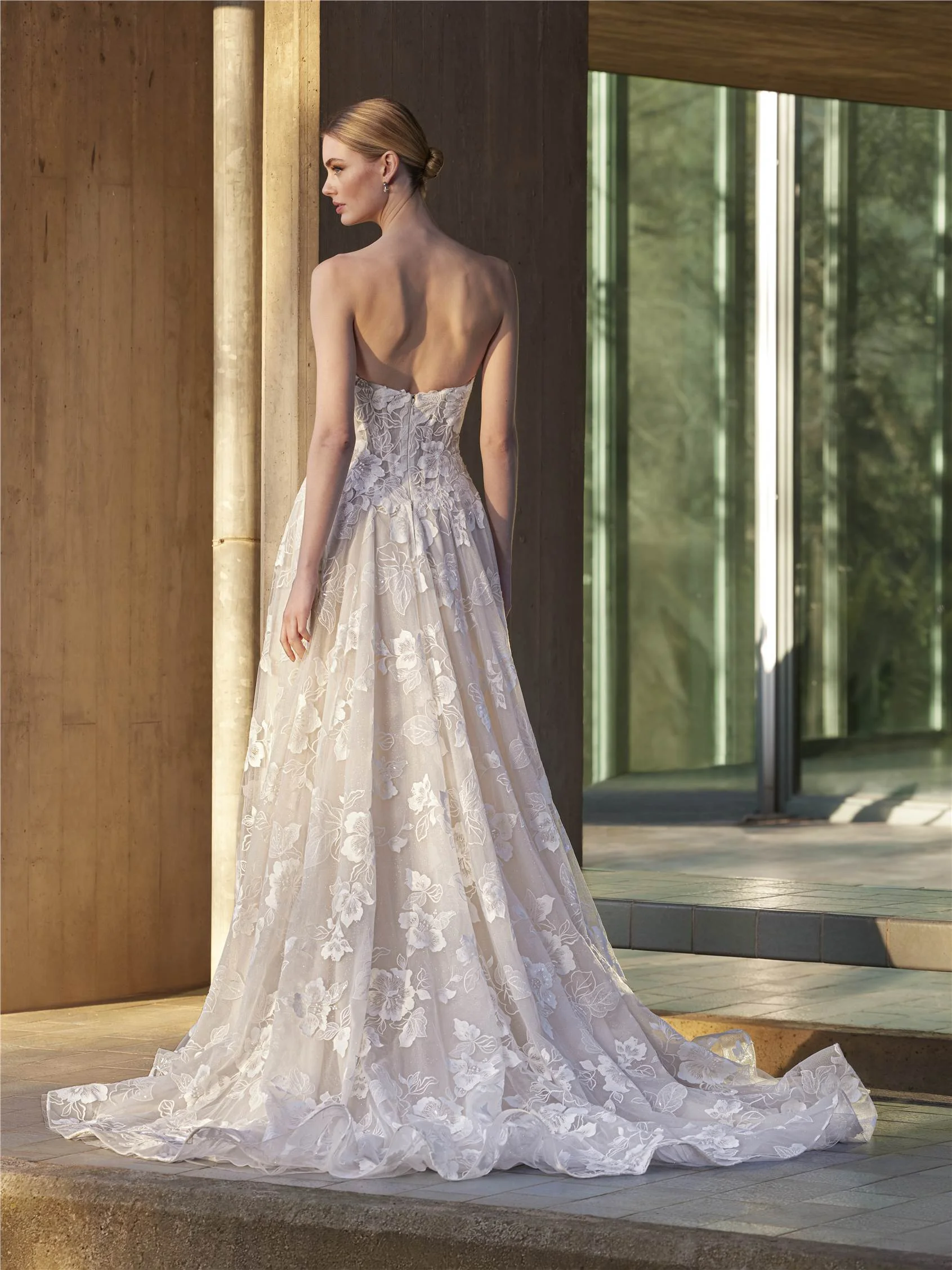 MENTA Lace princess strapless wedding dress