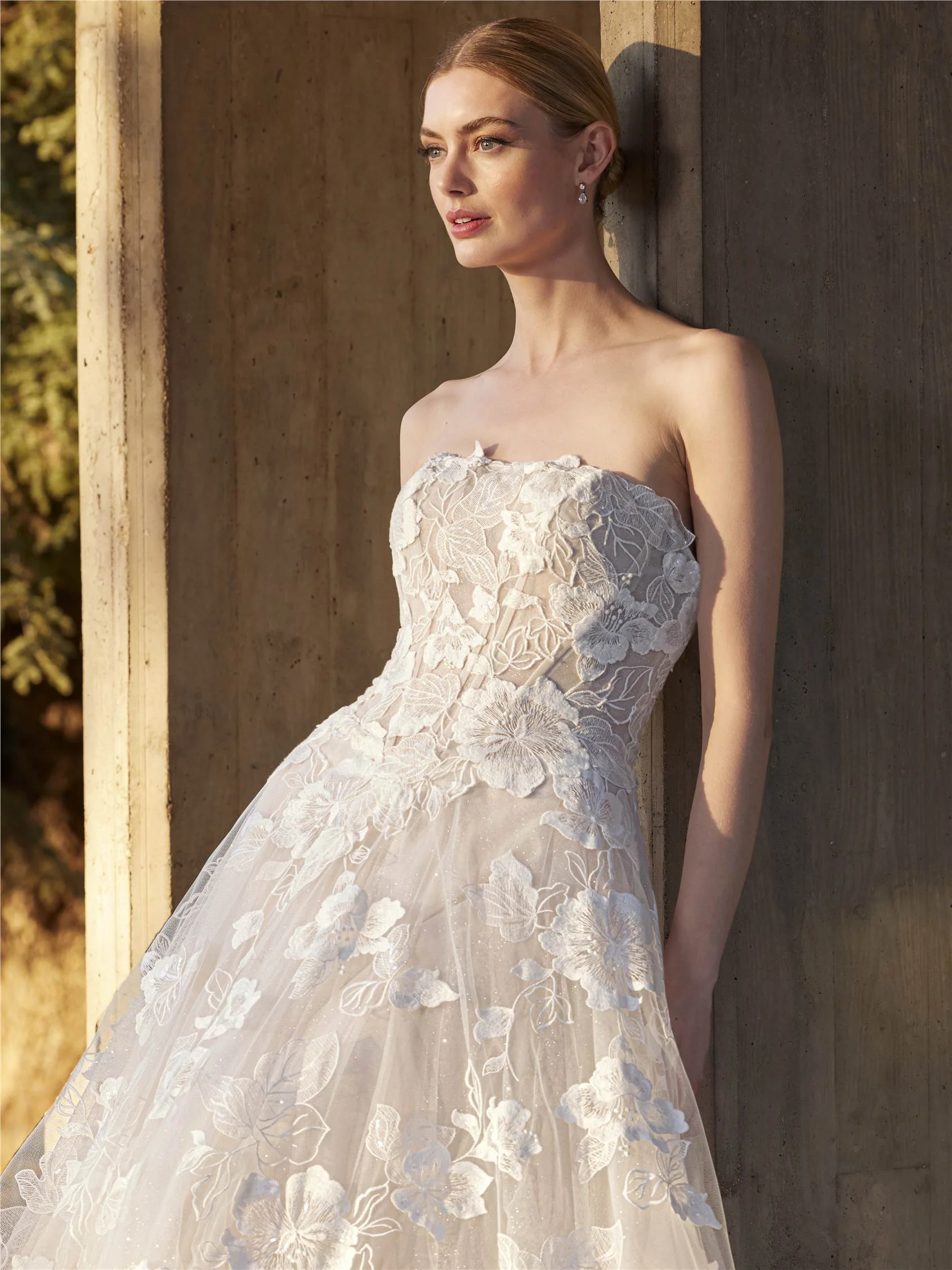 MENTA Lace princess strapless wedding dress