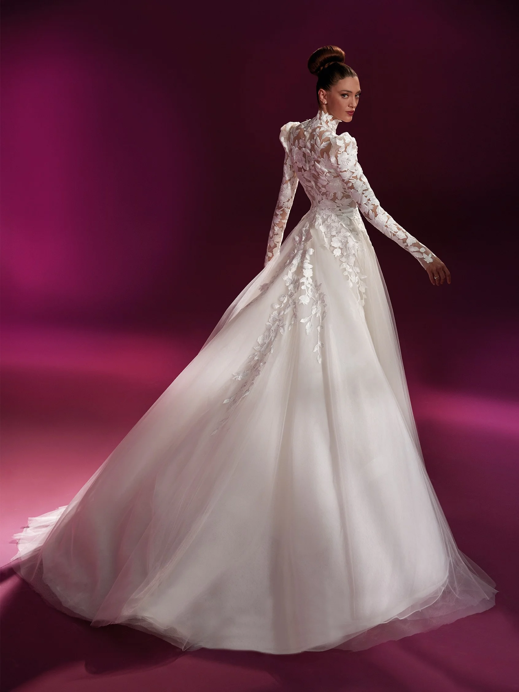 FAYETTE Flared wedding dress with high neck