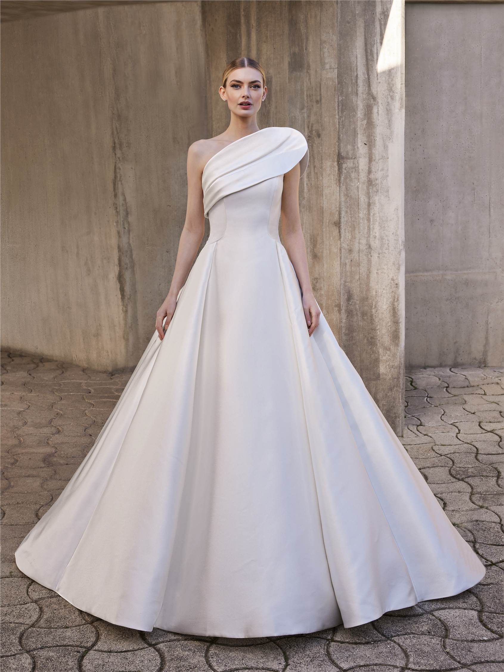 MAIDEN Strapless princess bridal dress in mikado