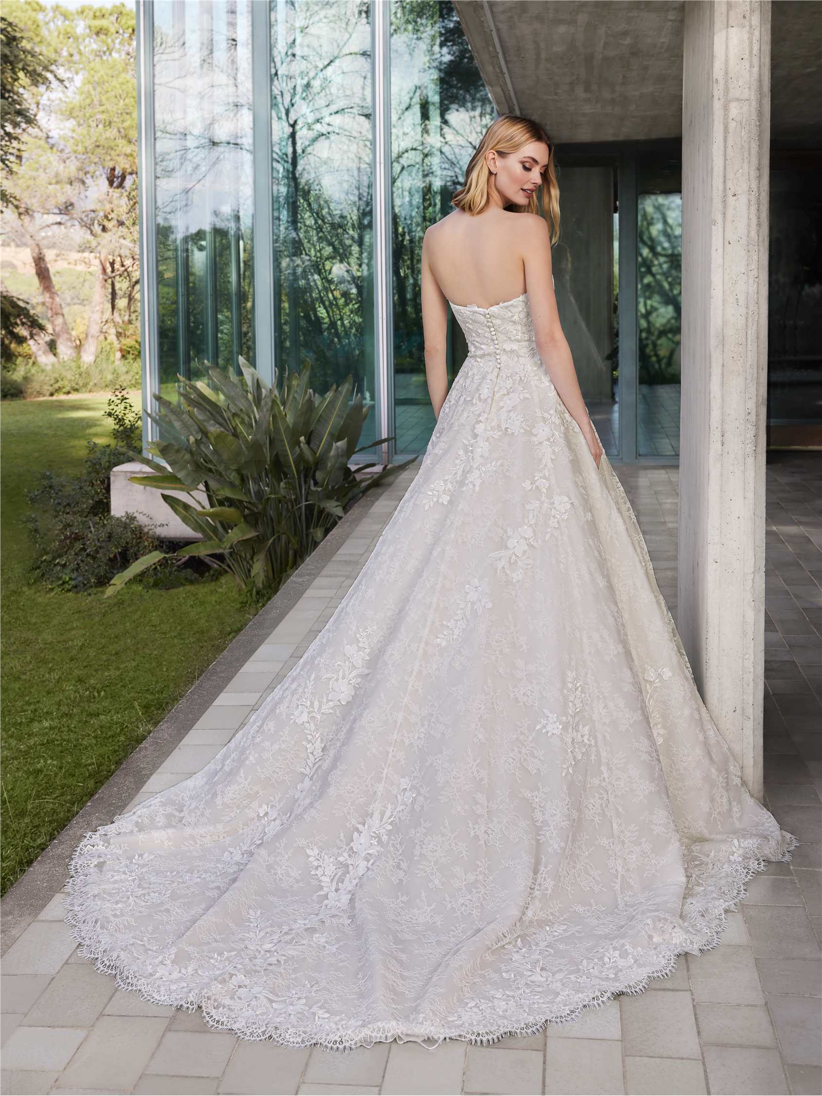 LEILY Lace princess wedding dress with sweetheart neckline 2 LEILY Lace princess wedding dress with sweetheart neckline