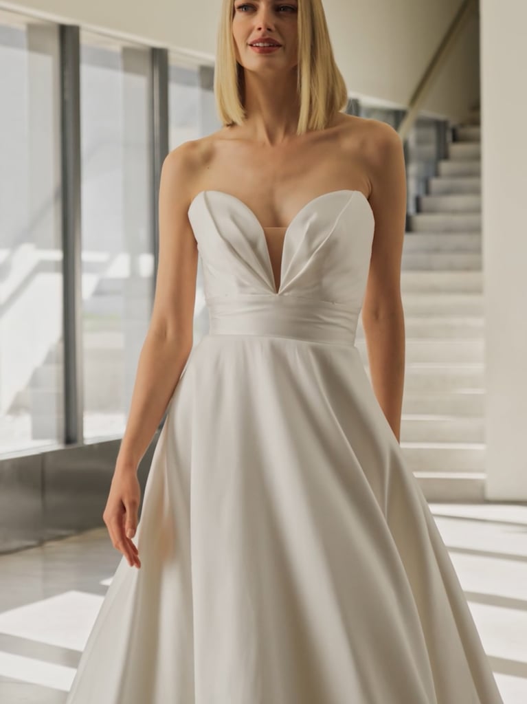 LEAVES Mikado A-line wedding dress with sweetheart neckline 6 LEAVES Mikado A-line wedding dress with sweetheart neckline