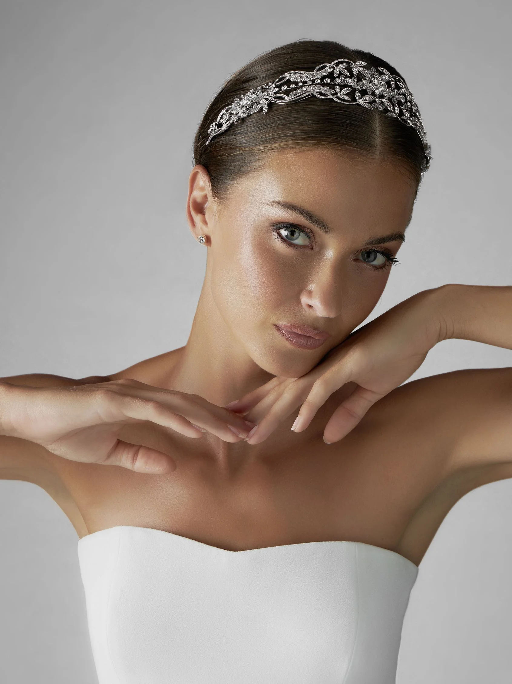 ANICETA CORONA Crown with rhinestones